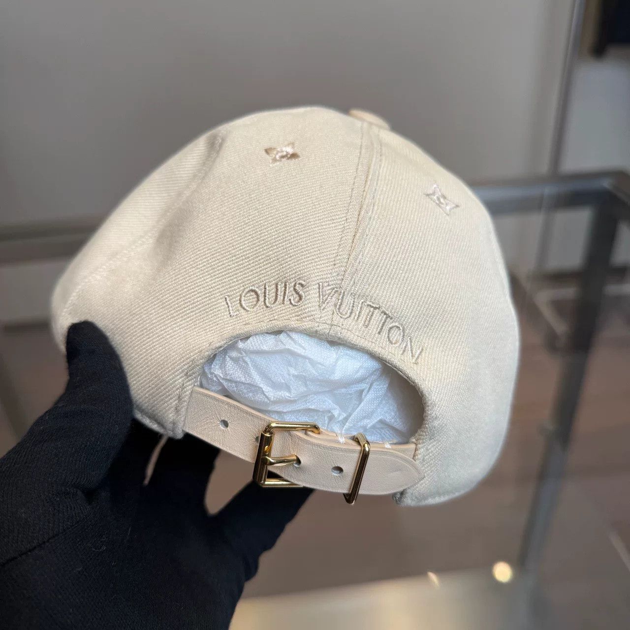 Louis Vuitton Louis Vuitton Metal Logo Beige Baseball Cap Size ONE SIZE - 3 Thumbnail