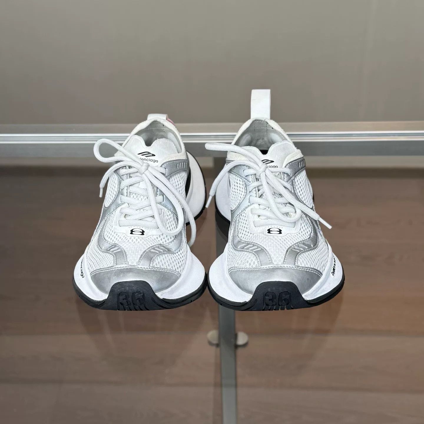 Balenciaga Balenciaga CIRCUIT Silver Sneakers Size US 5 / IT 35 - 2 Thumbnail