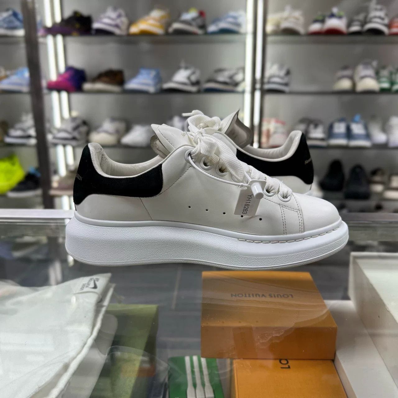 Alexander McQueen Alexander McQueen Black Tail White Sneakers Size US 6.5 / IT 36.5 - 4 Thumbnail