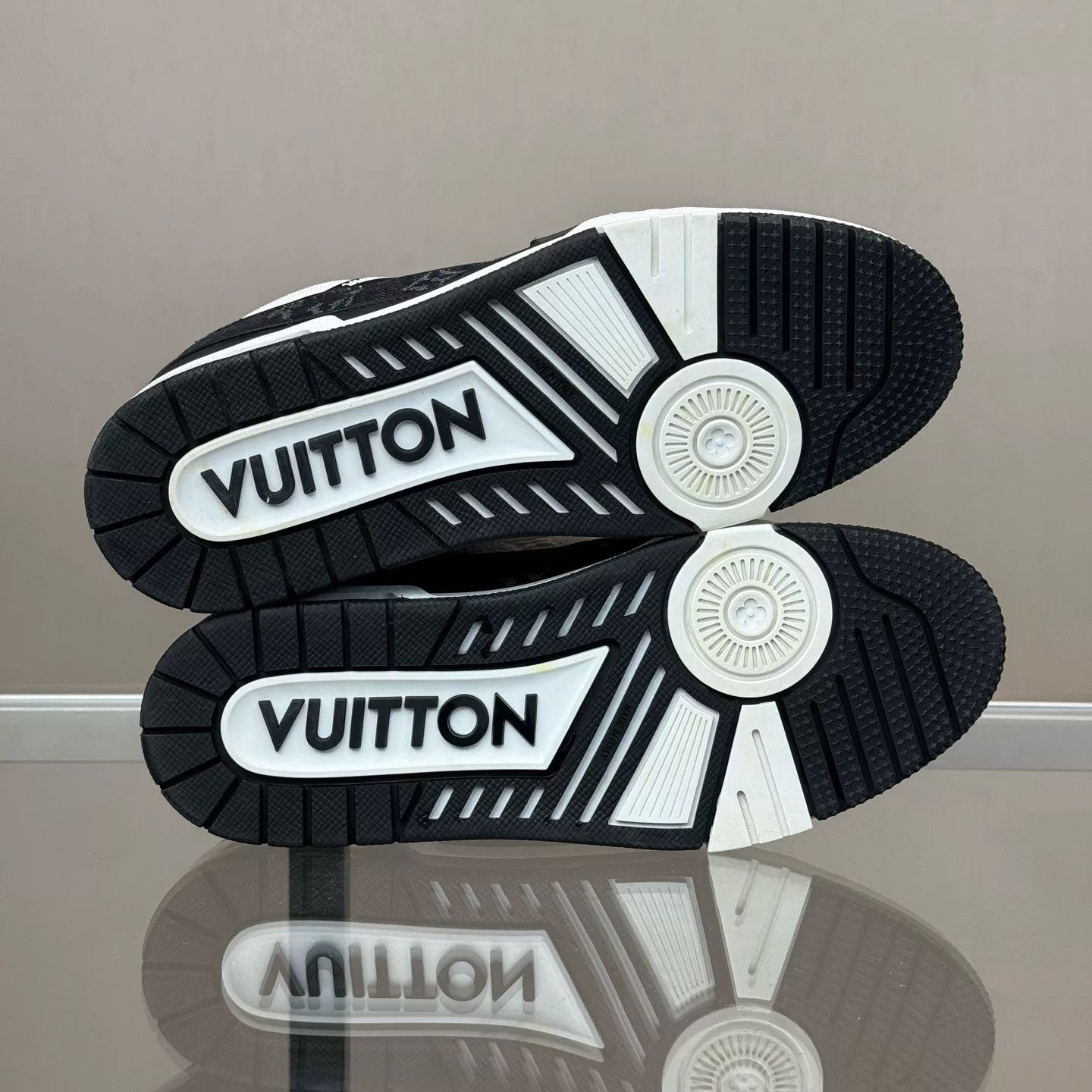 Louis Vuitton Louis Vuitton LV Trainer Panda Denim Size US 7 / EU 40 - 7 Thumbnail