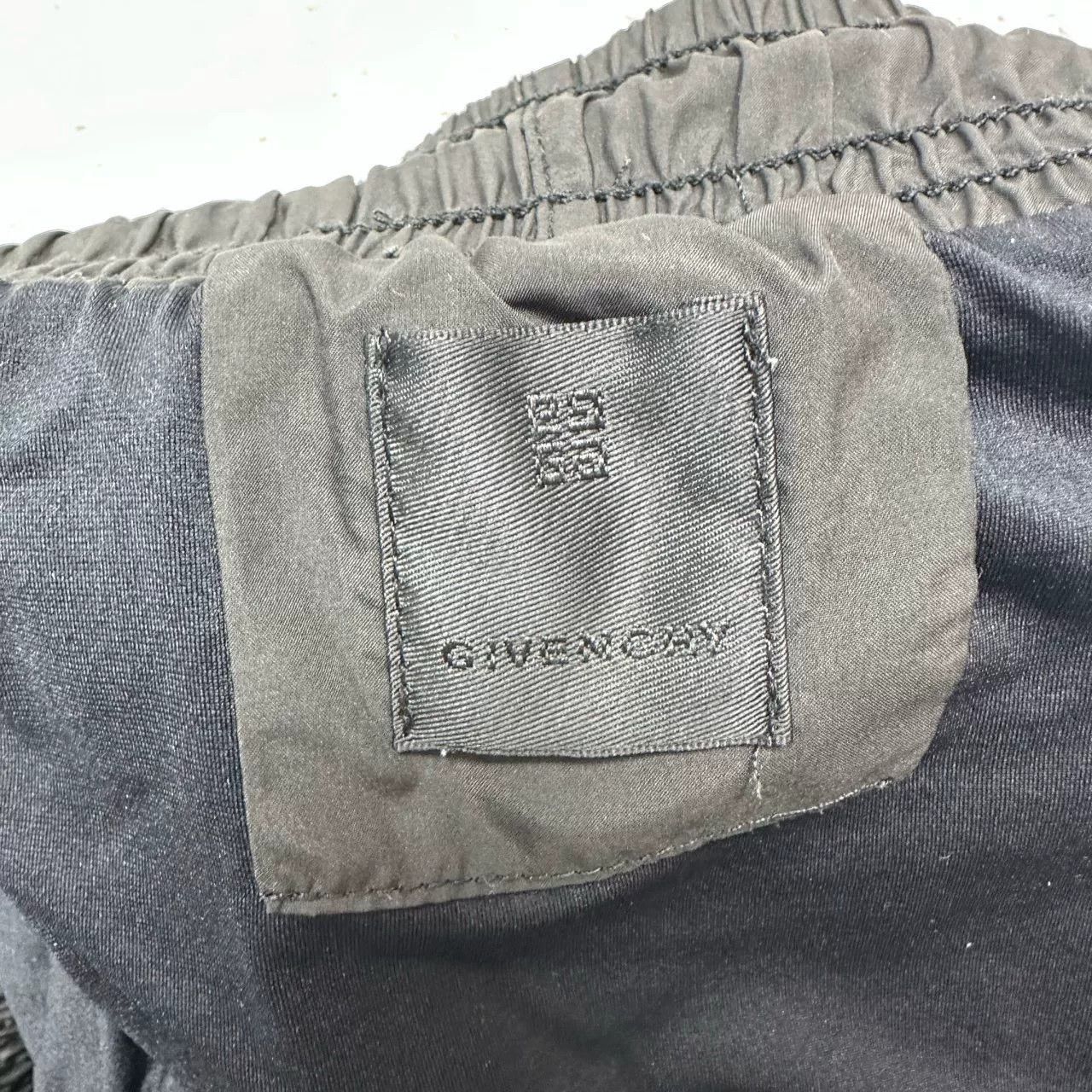 Givenchy Givenchy Black Metal Logo Shorts Size US 27 - 3 Thumbnail