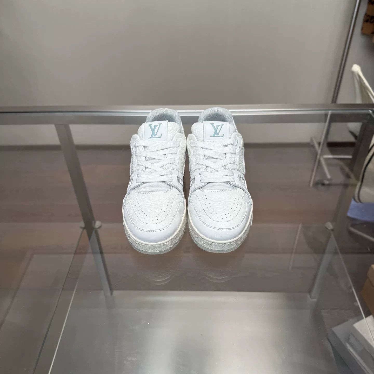 Louis Vuitton Louis Vuitton Trainer White Cement Size US 6 / IT 36 - 2 Thumbnail