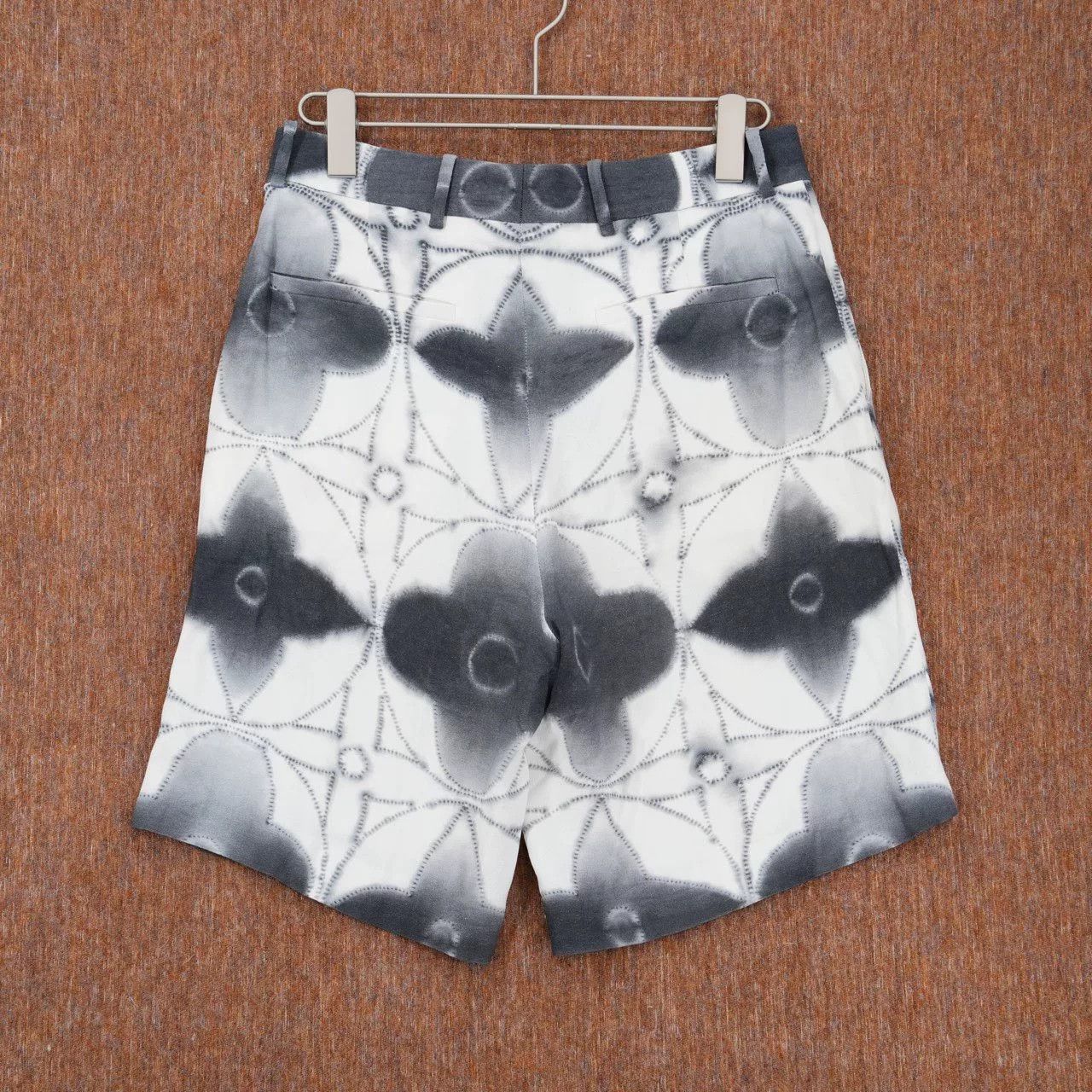 Louis Vuitton Louis Vuitton SS23 Tie-Dye Casual Shorts Size US 27 - 2 Thumbnail