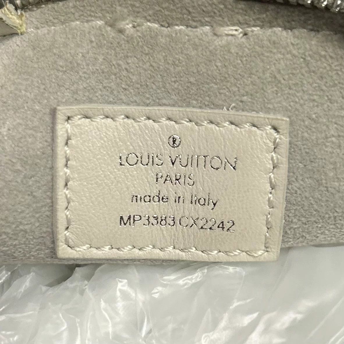 Louis Vuitton Louis Vuitton Rock Climbing Coin Earphone Pouch Size ONE SIZE - 7 Thumbnail