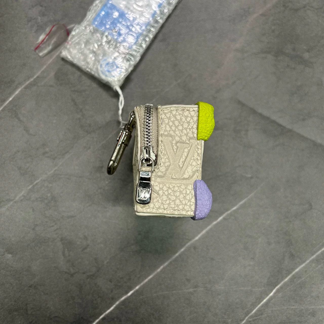 Louis Vuitton Louis Vuitton Rock Climbing Coin Earphone Pouch Size ONE SIZE - 5 Thumbnail