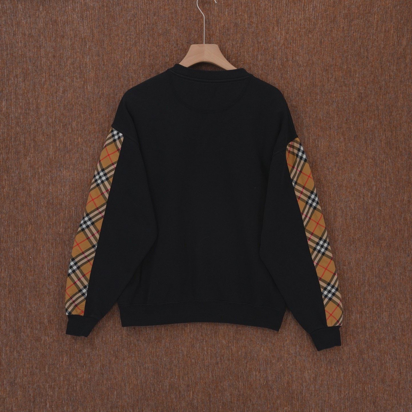 Burberry Burberry Arm Check Round Neck Sweatshirt Size US M / EU 48-50 / 2 - 2 Thumbnail