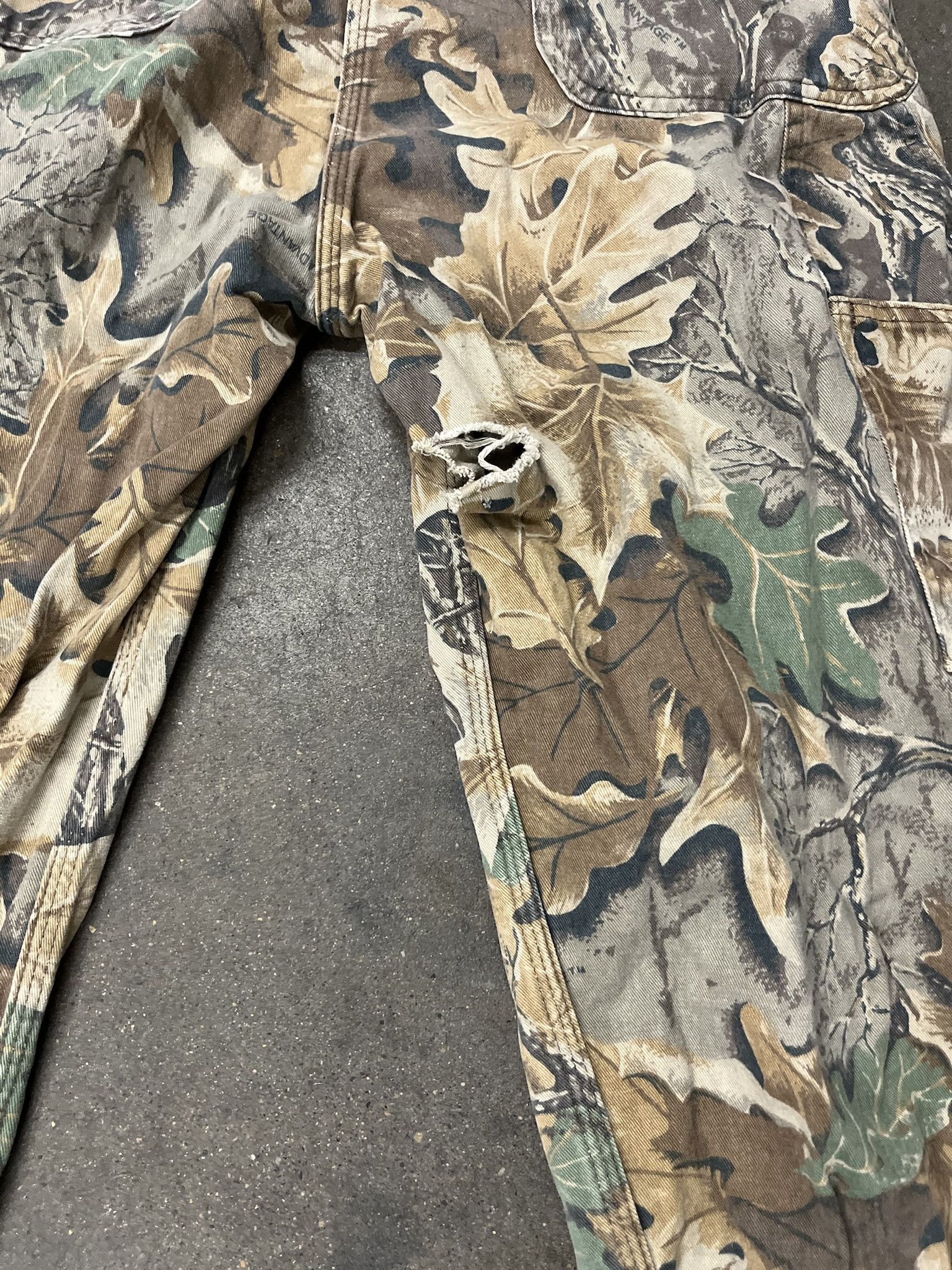 Carhartt × Vintage Vintage 1990s Walls realtree Overalls Size L Size US L / EU 52-54 / 3 - 7 Thumbnail