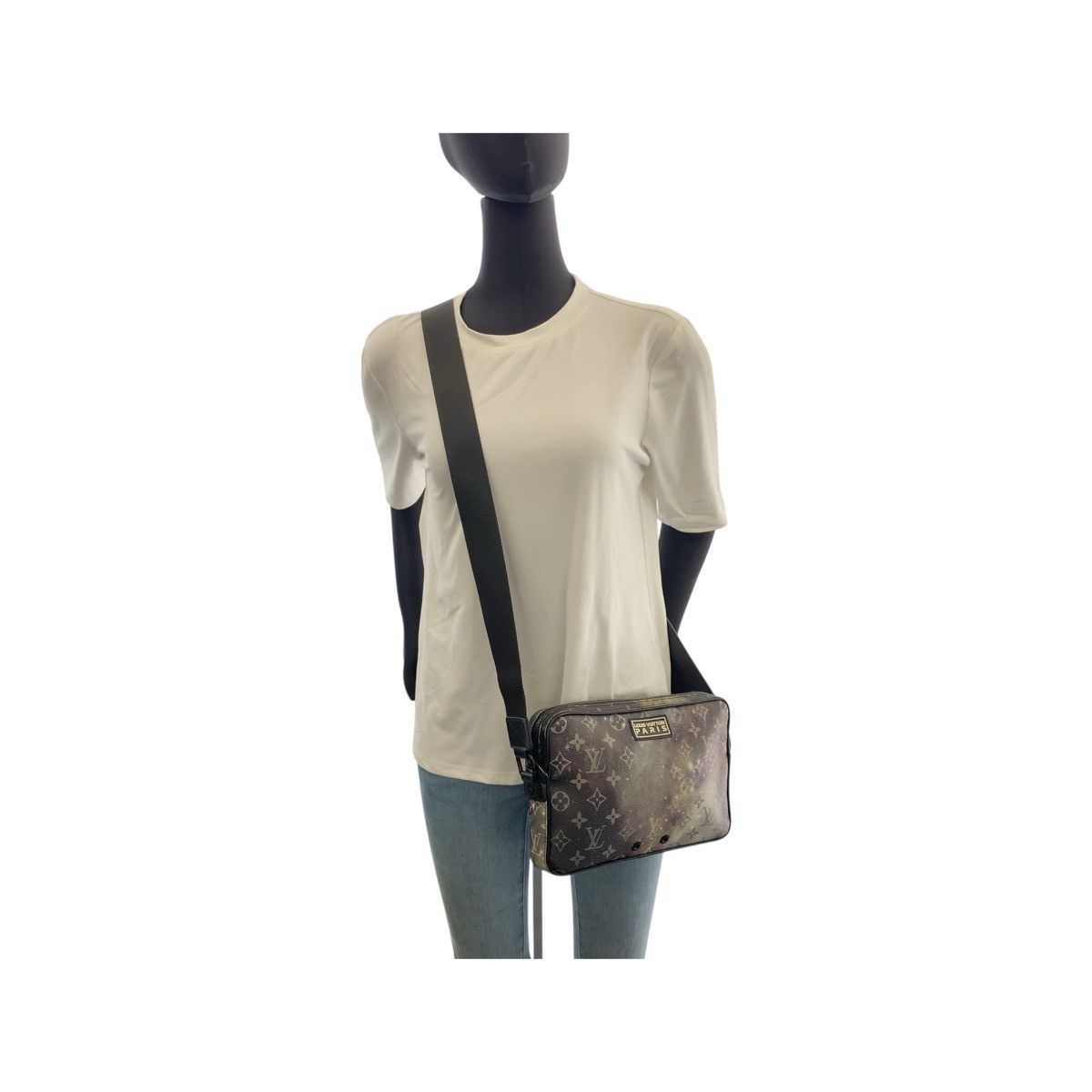 Louis Vuitton Louis Vuitton Louis Vuitton Alpha Messenger Monogram Galaxy Shoulder Bag Textile Shoulder Bag M44165 DUTY FREE for USA Size ONE SIZE - 7 Thumbnail