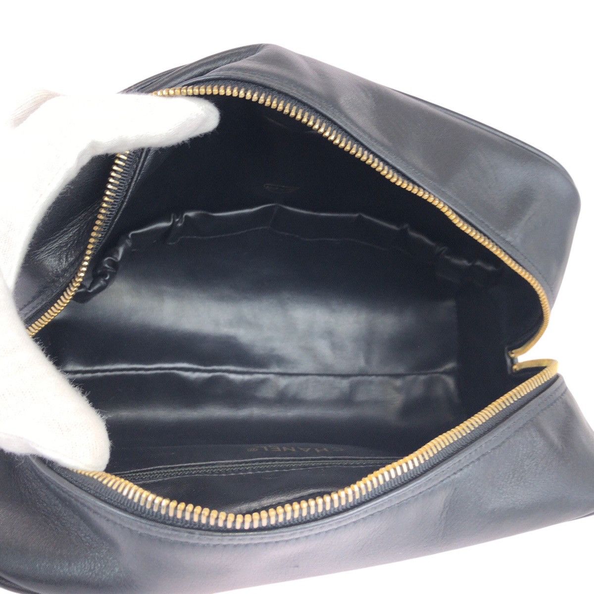 Chanel Chanel Chanel Bicolore Leather Pouch Leather Vanity Bag DUTY FREE for USA Size ONE SIZE - 8 Thumbnail