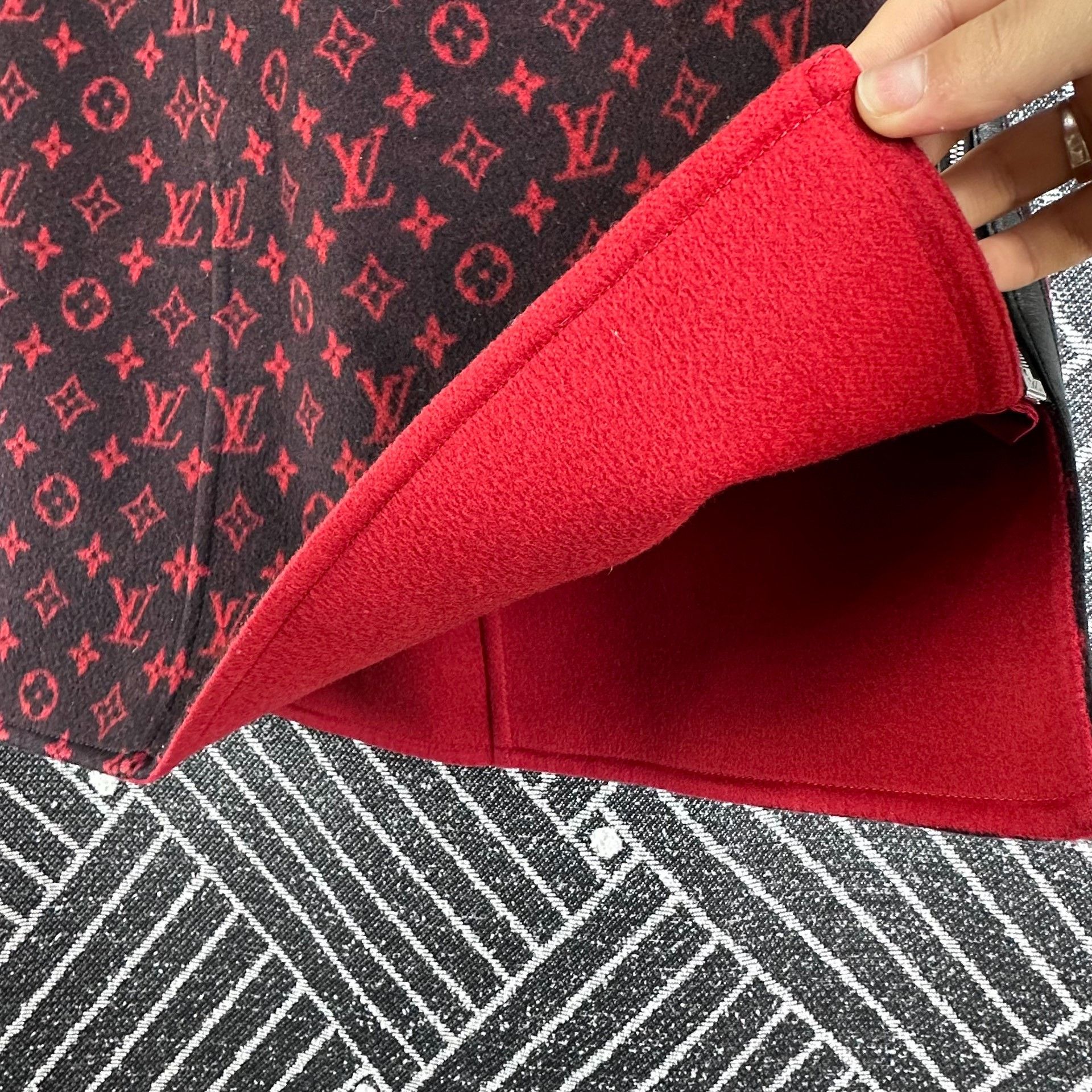 Louis Vuitton LV Monogram Wool Mini Skirt Size 36" / US 14 / IT 50 - 6 Thumbnail