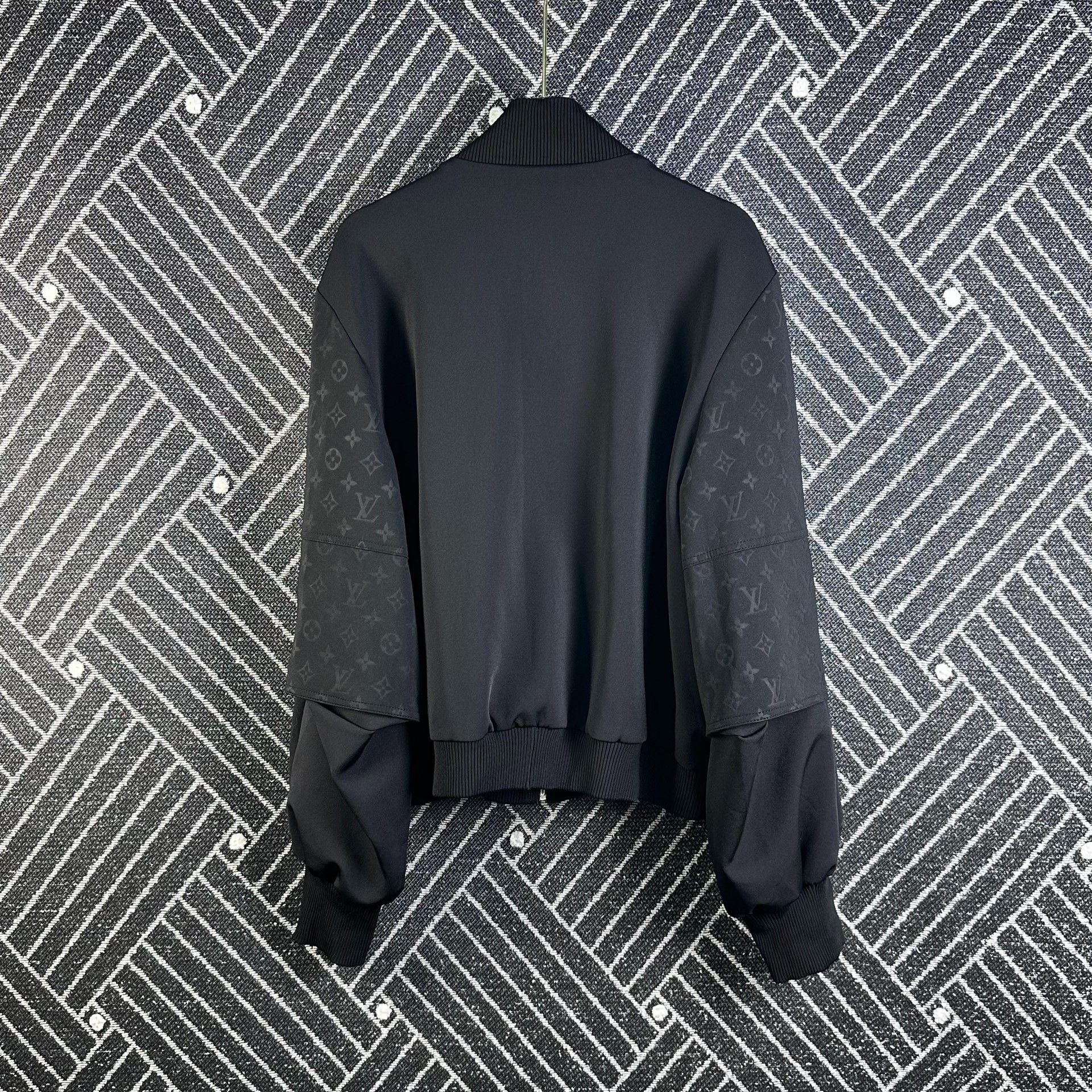 Louis Vuitton LV Monogram Full Logo Coat Size US S / EU 44-46 / 1 - 2 Thumbnail