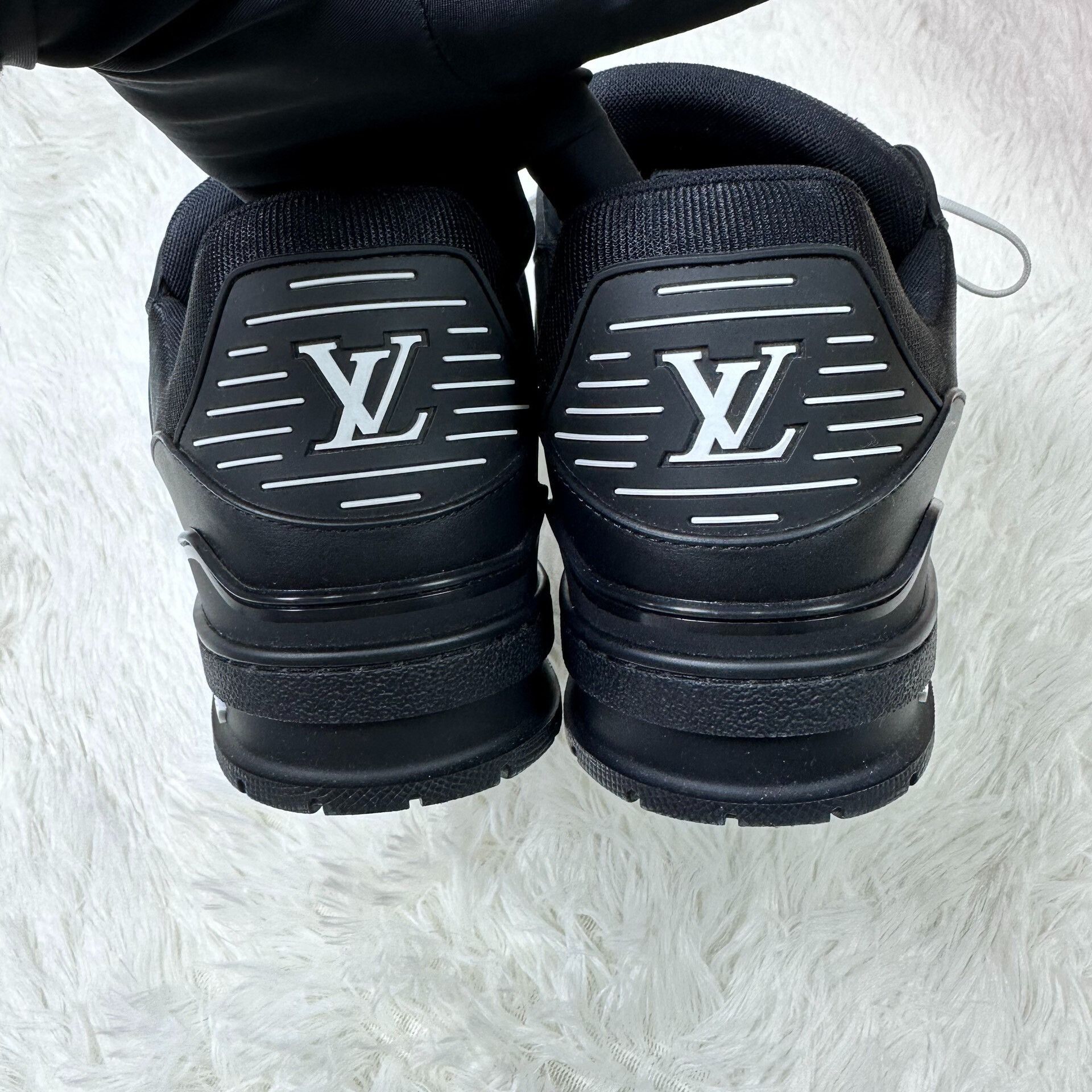 Louis Vuitton Louis Vuitton Trainer Leather Low-Top Sneakers Size US 10 / EU 43 - 4 Thumbnail