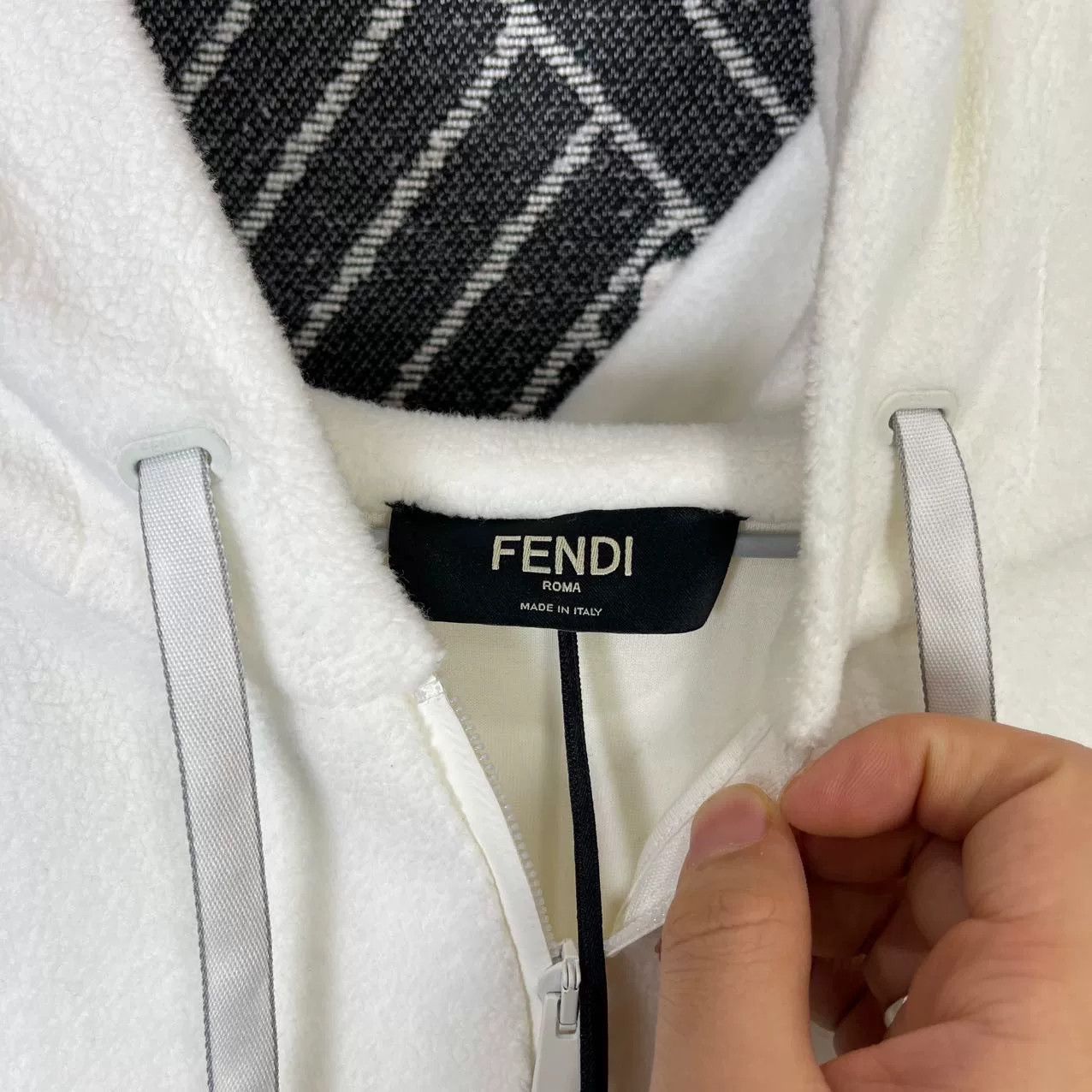 Fendi Fendi Long-Sleeve Hoodie Size US XL / EU 56 / 4 - 5 Thumbnail