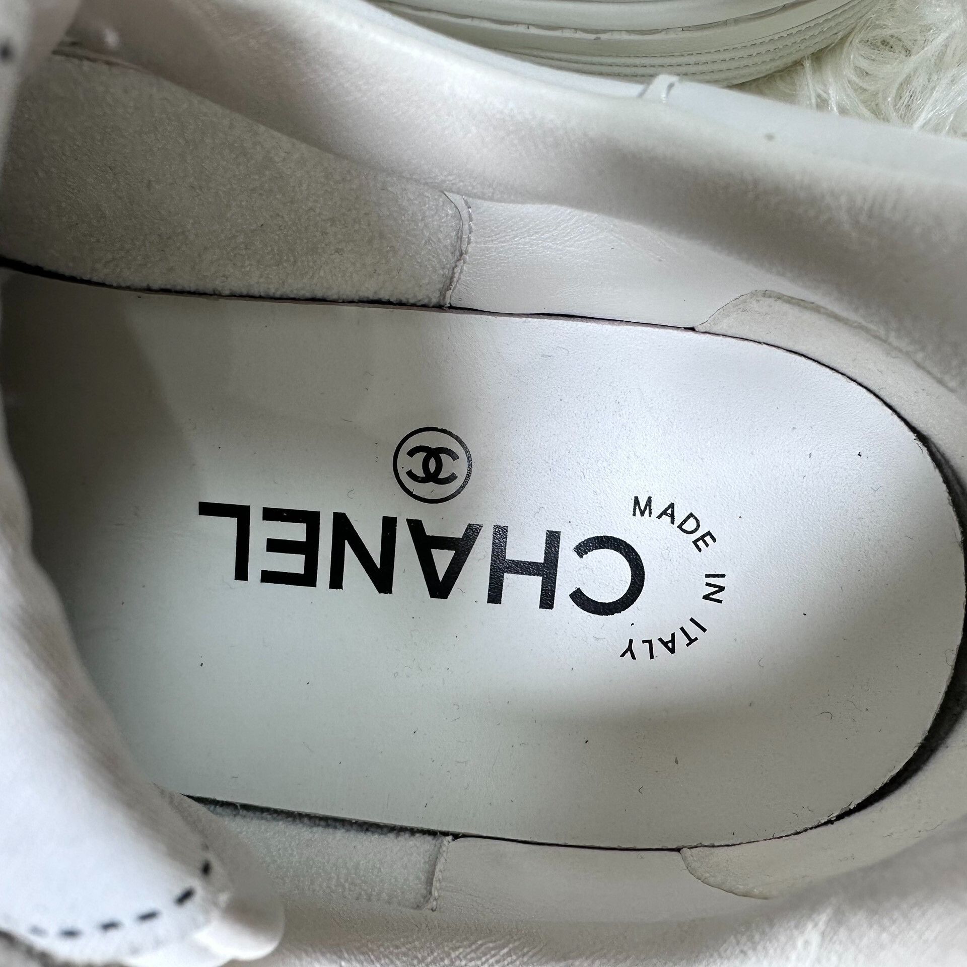 Chanel Chanel White Low-Top Flat Women's Sneakers Size US 5.5 / IT 35.5 - 7 Thumbnail