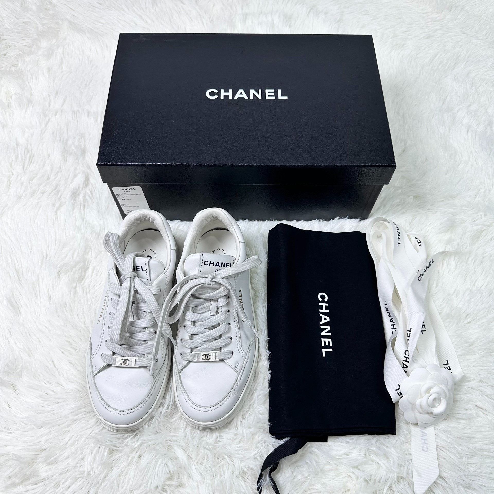 Chanel Chanel White Low-Top Flat Women's Sneakers Size US 5.5 / IT 35.5 - 9 Thumbnail