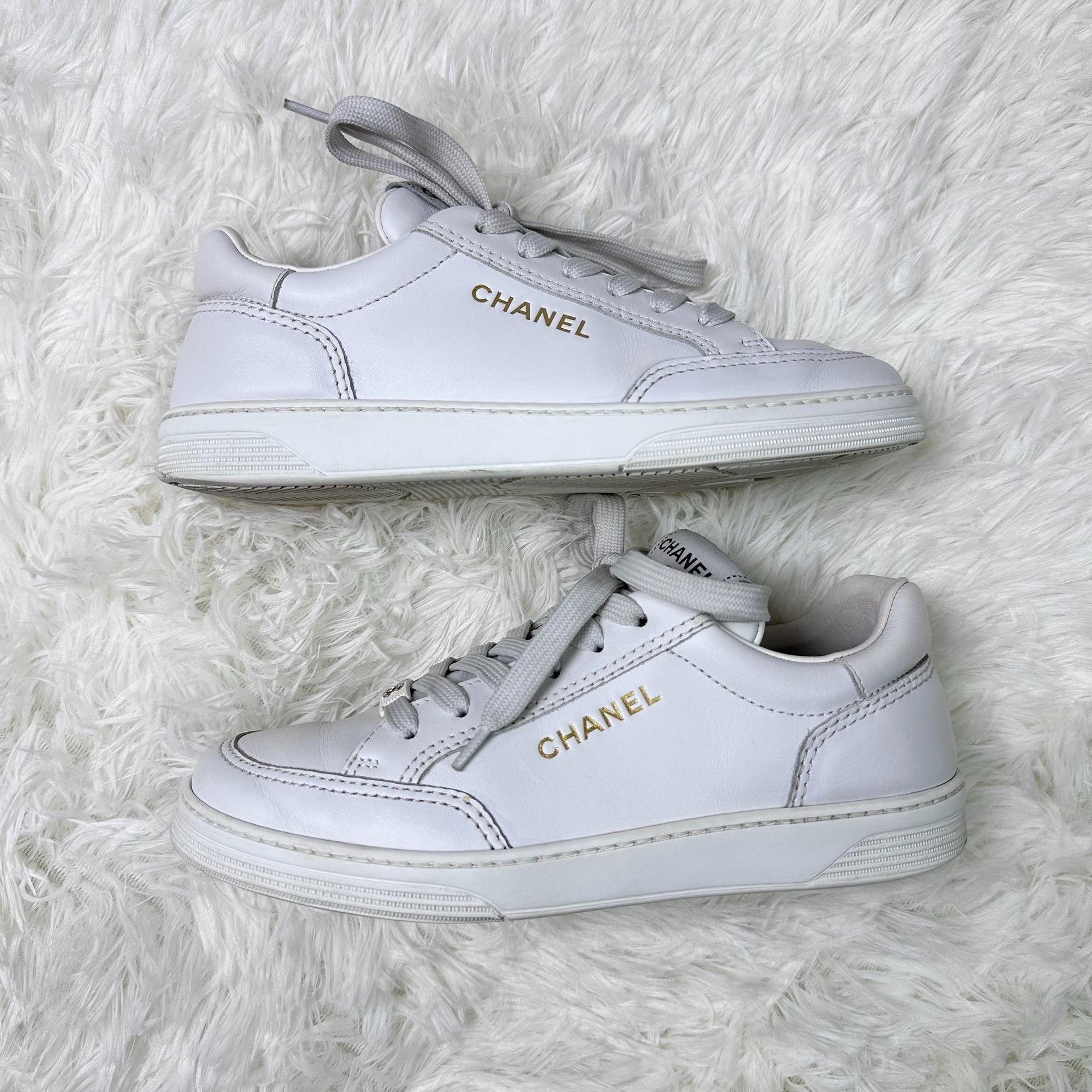 Chanel Chanel White Low-Top Flat Women's Sneakers Size US 5.5 / IT 35.5 - 5 Thumbnail