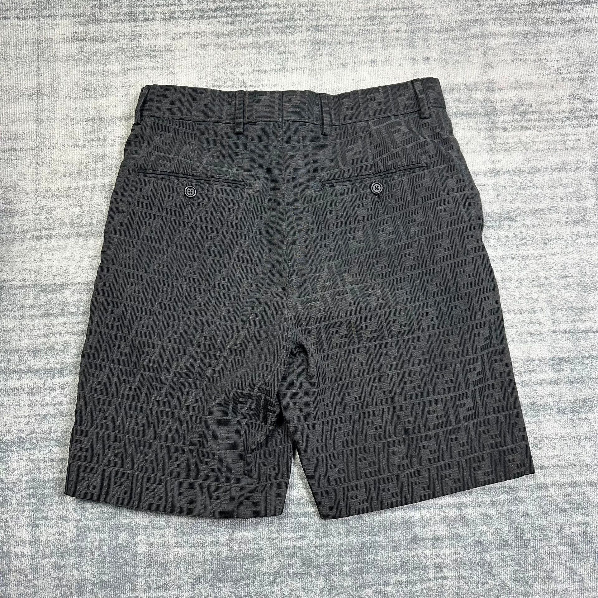 Fendi Fendi Full Logo Print Shorts Size US 30 / EU 46 - 2 Thumbnail
