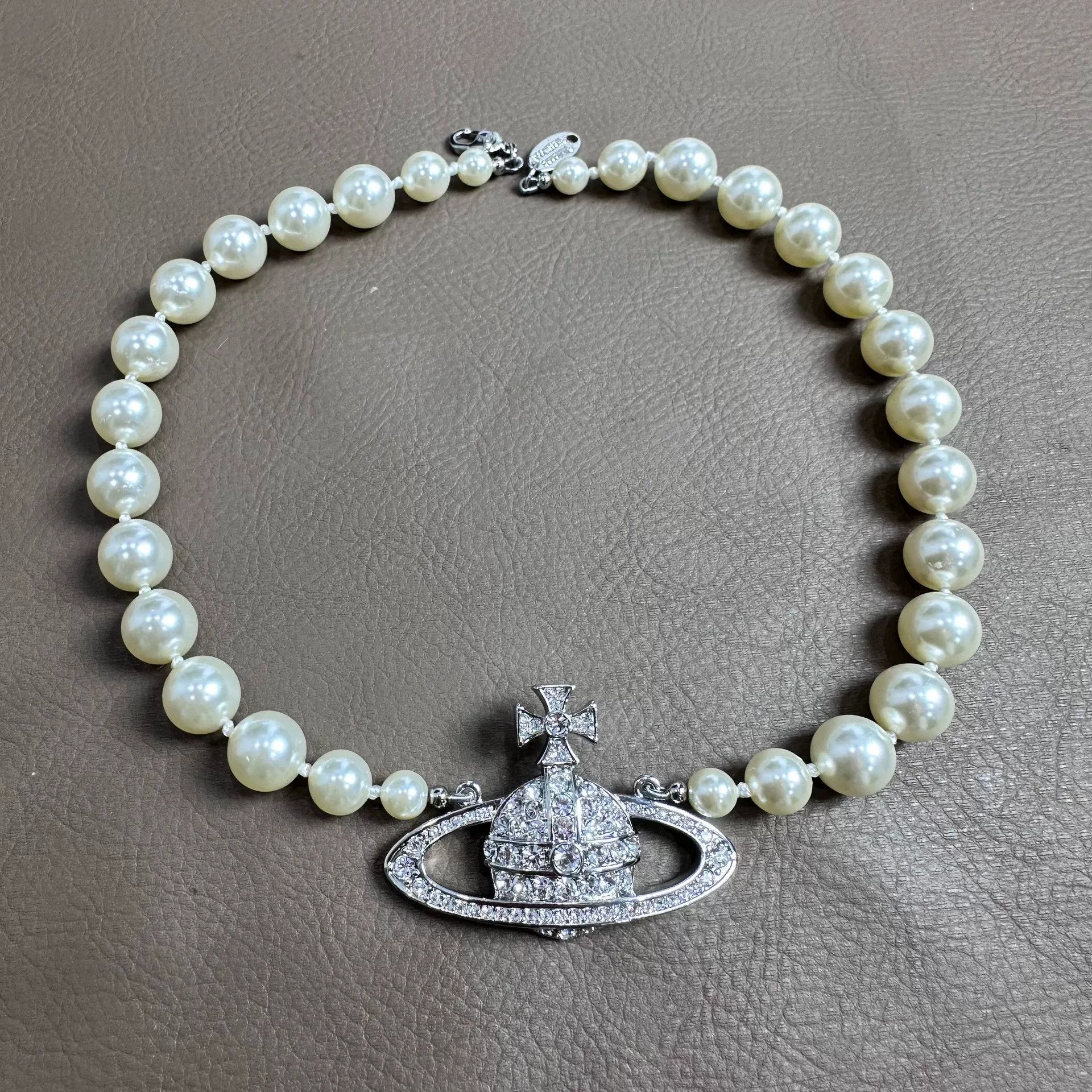 Vivienne Westwood Vivienne Westwood Large Saturn Pearl Necklace Size ONE SIZE - 2 Thumbnail