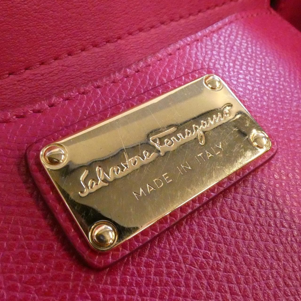 Salvatore Ferragamo Salvatore Ferragamo Salvatore Ferragamo calf shoulder bag Leather Crossbody Bag 21G646 DUTY FREE for USA Size ONE SIZE - 9 Thumbnail