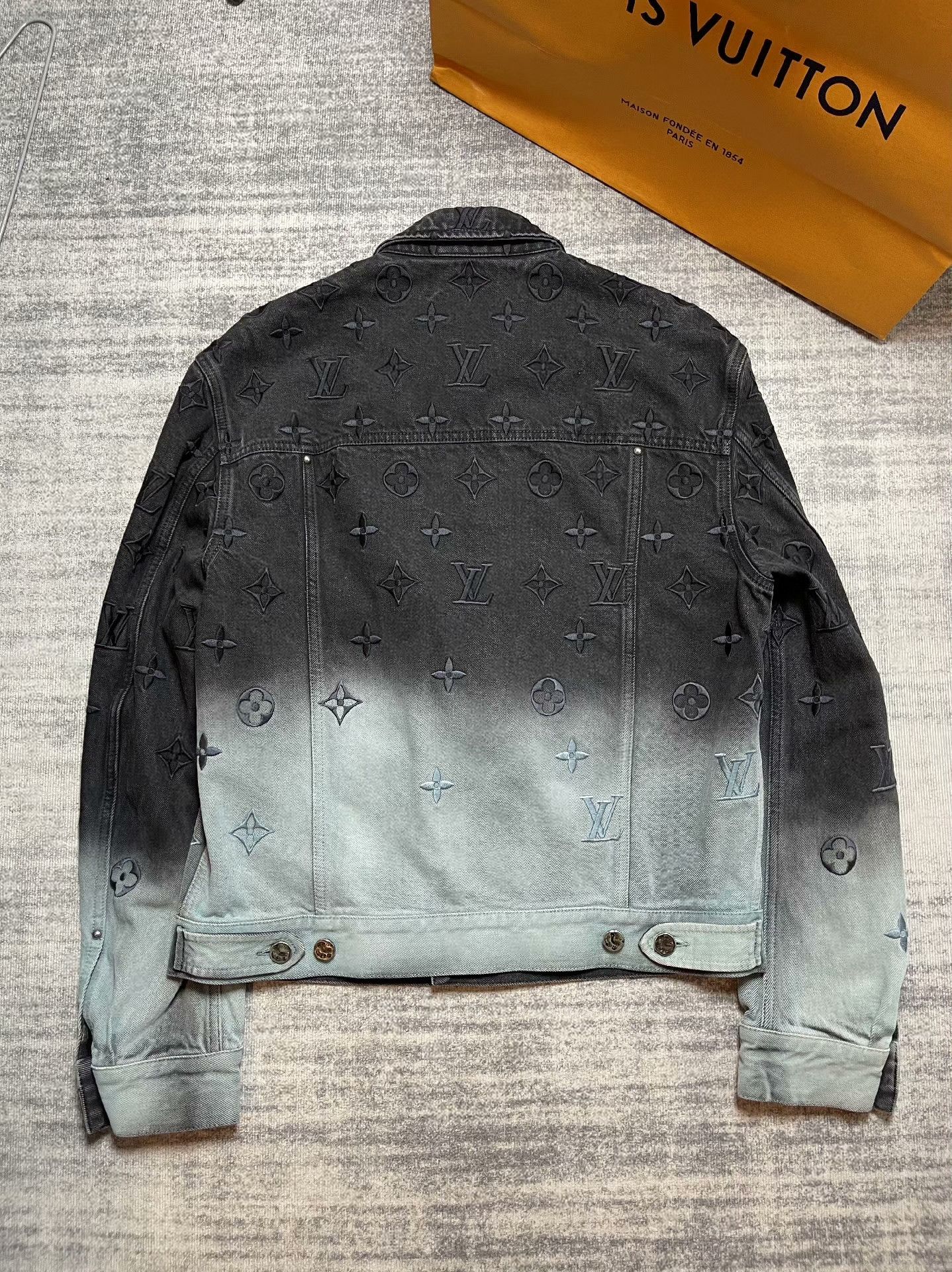 Louis Vuitton LV Gradient Blue Denim Jacket 2024 Size US M / EU 48-50 / 2 - 2 Thumbnail