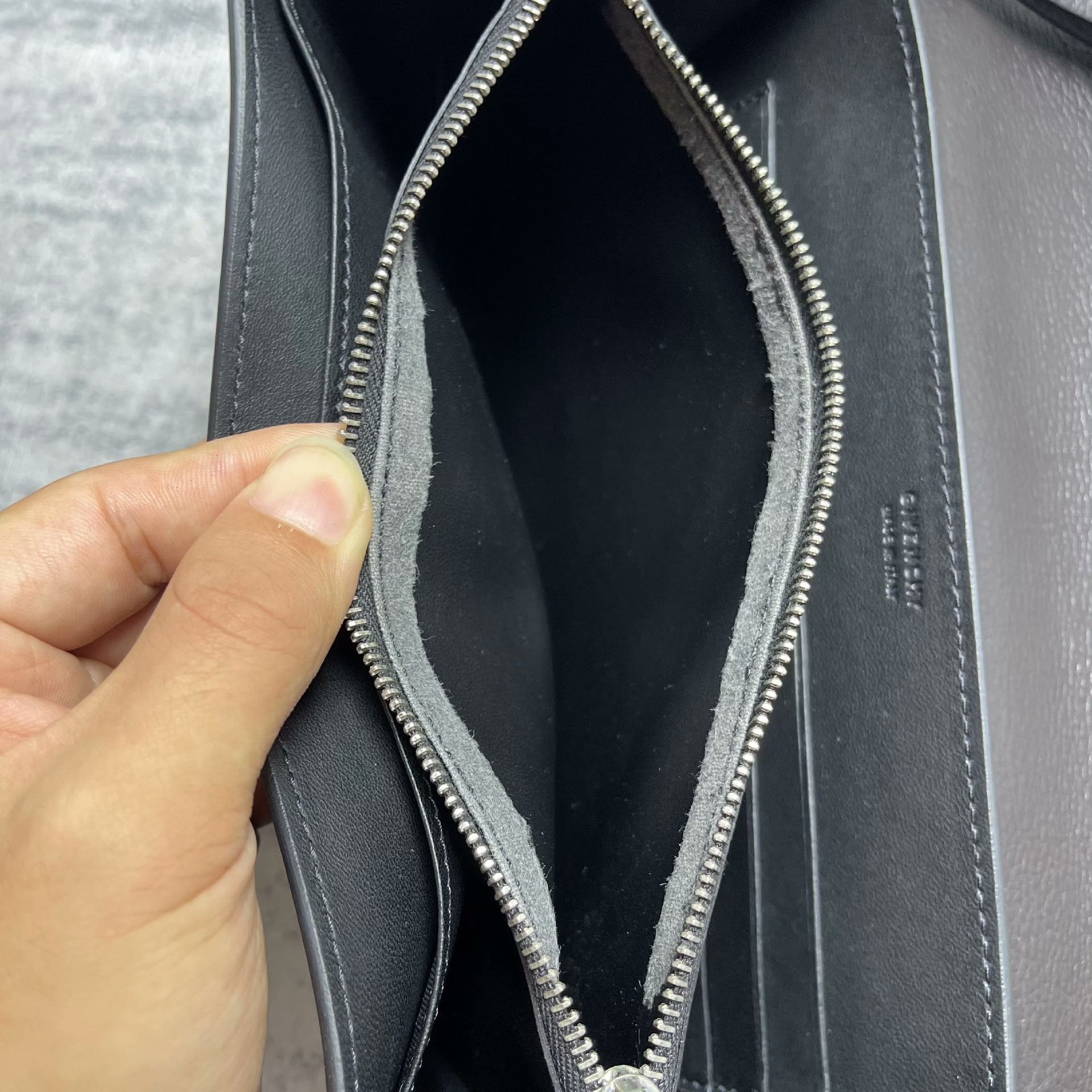 Givenchy Givenchy Men's Black Handbag Size ONE SIZE - 9 Thumbnail