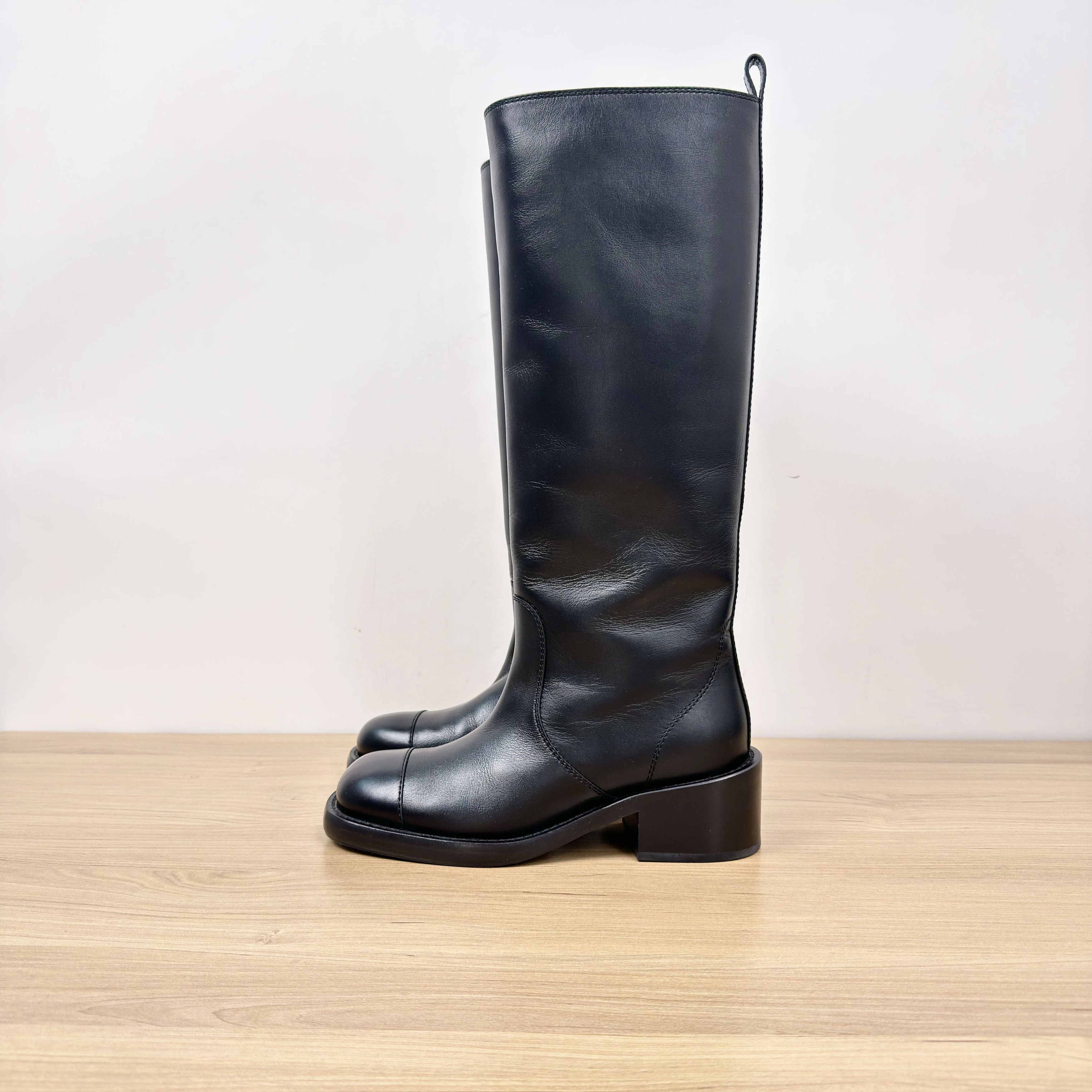 Chanel CHANEL Black Leather Boots Size 37.5 Size US 6.5 / IT 36.5 - 5 Thumbnail