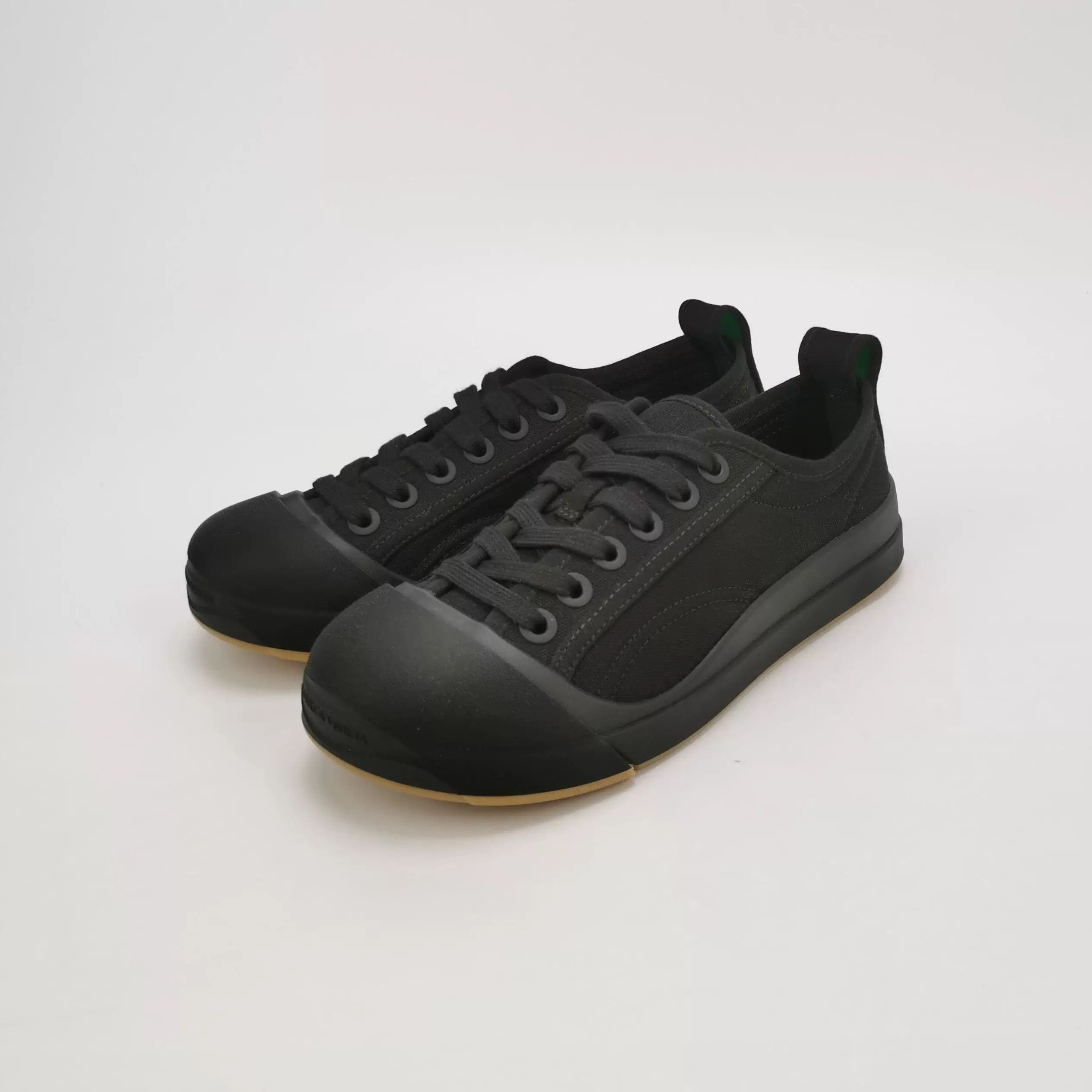 Bottega Veneta Bottega Veneta Canvas Solid Casual Shoes 36 Size US 5 / IT 35 - 2 Thumbnail