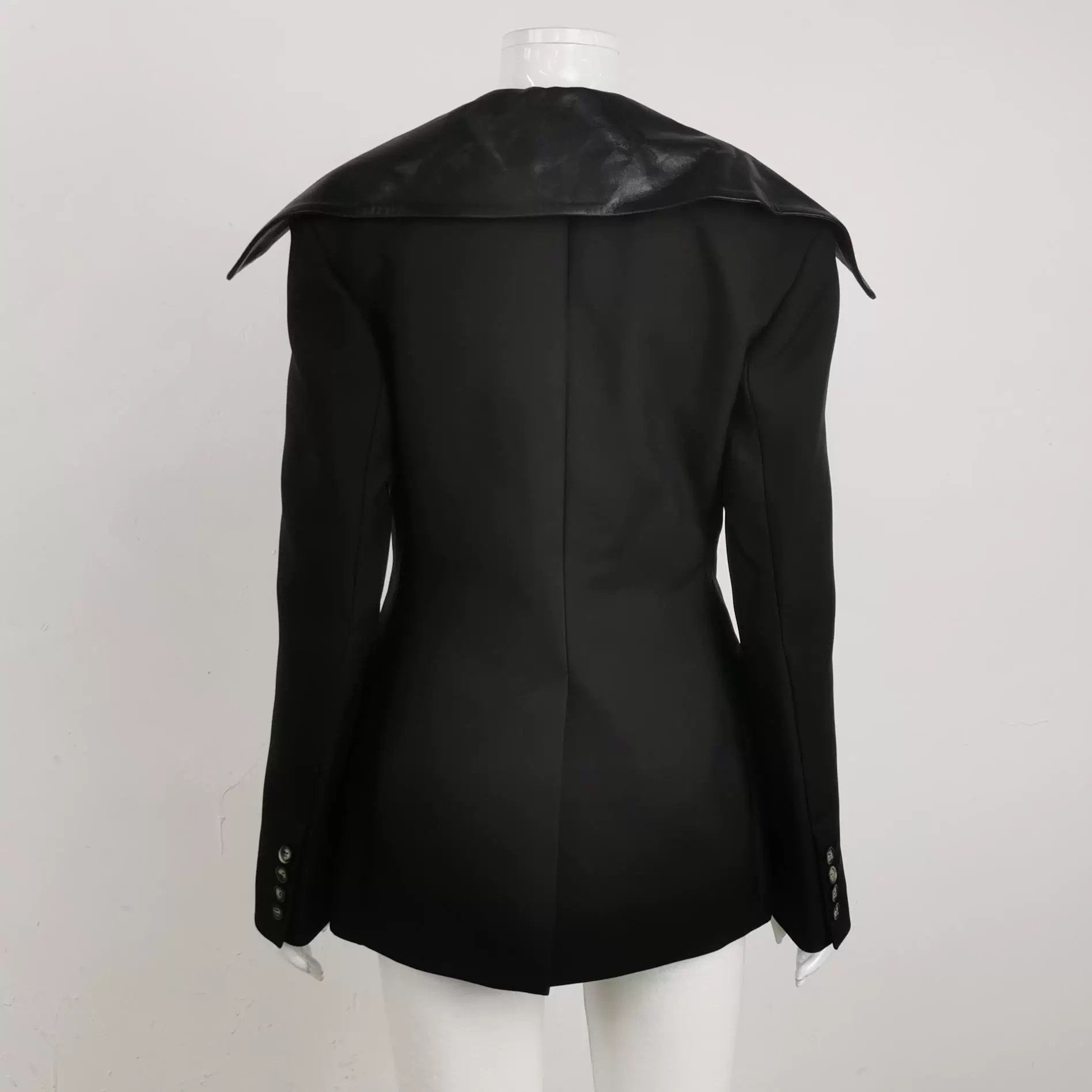 Nanushka Nanushka Solid Lapel Coat XS Size XS / US 0-2 / IT 36-38 - 2 Thumbnail