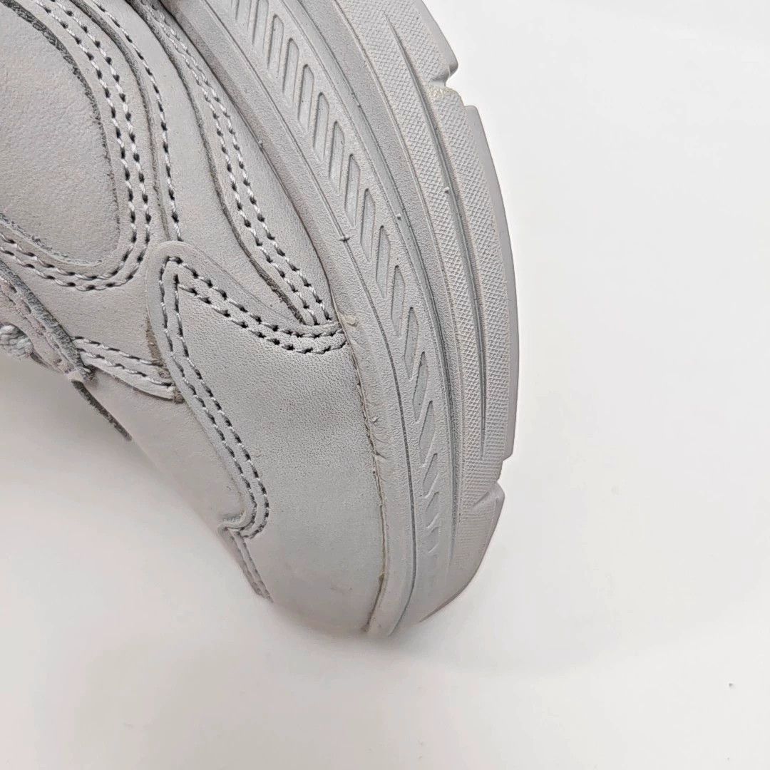 Ugg UGG Light Gray Leather Sport Casual Shoes Size US 5 / IT 35 - 7 Thumbnail