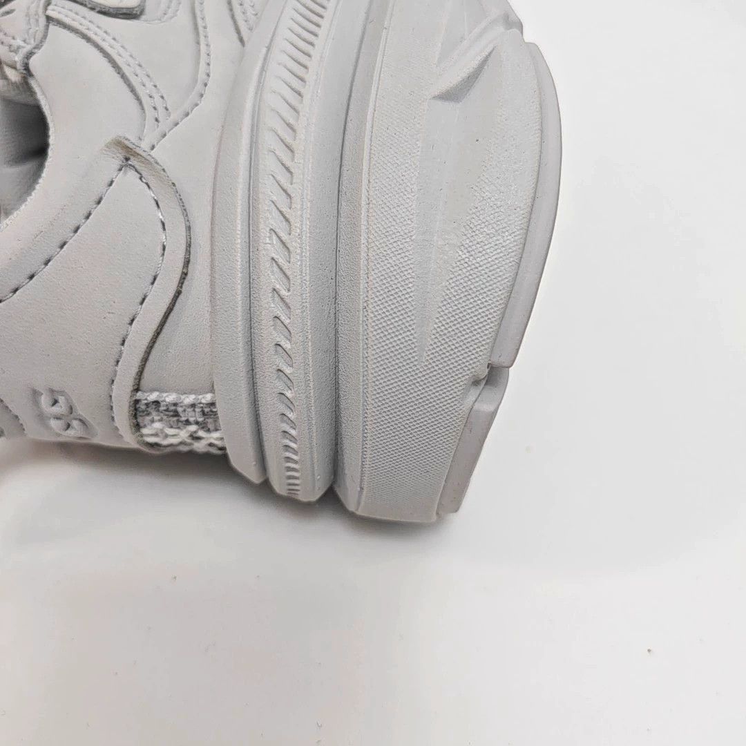 Ugg UGG Light Gray Leather Sport Casual Shoes Size US 5 / IT 35 - 8 Thumbnail