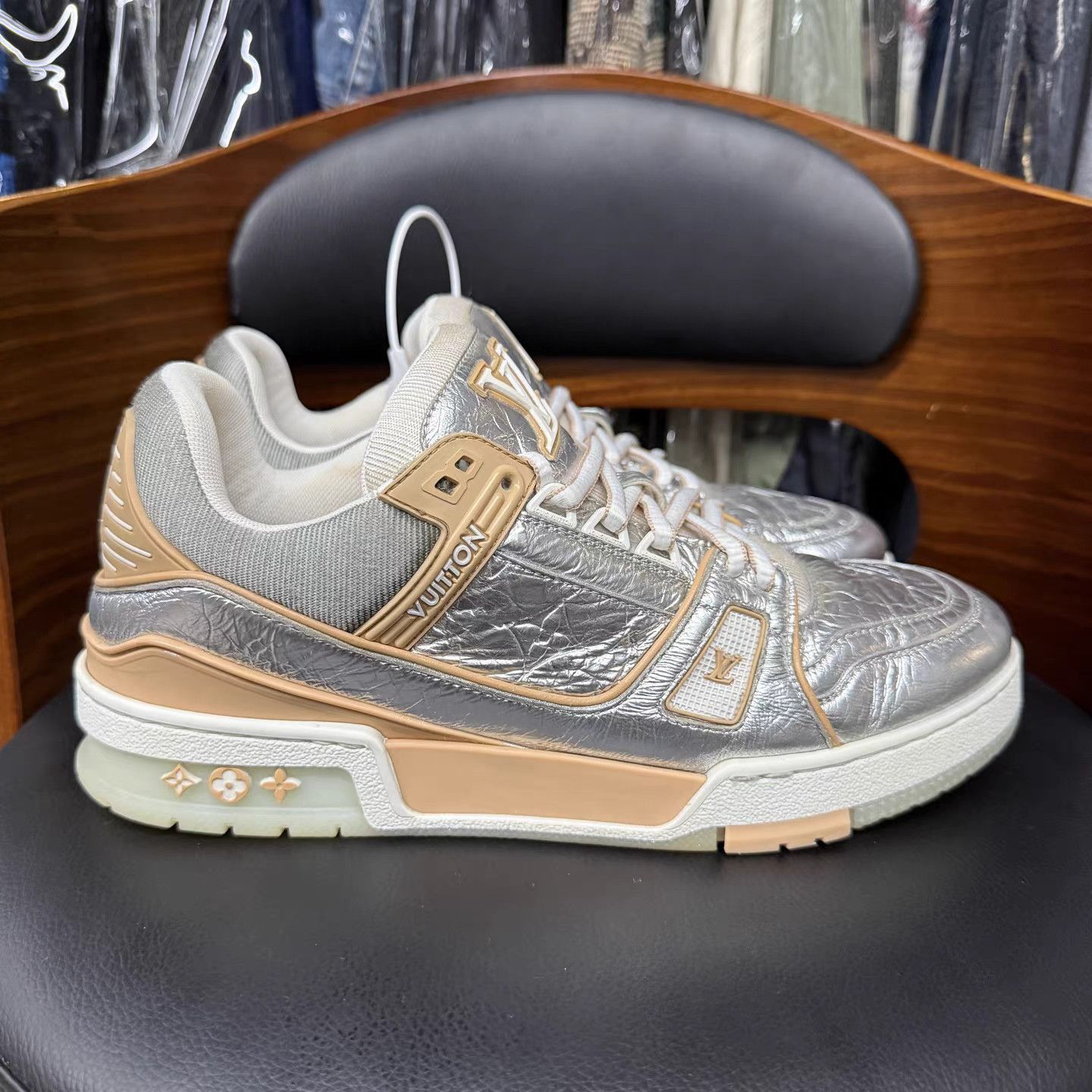 Louis Vuitton Silver Low-Top Sneakers Size 8 Size US 8 / EU 41 - 4 Thumbnail