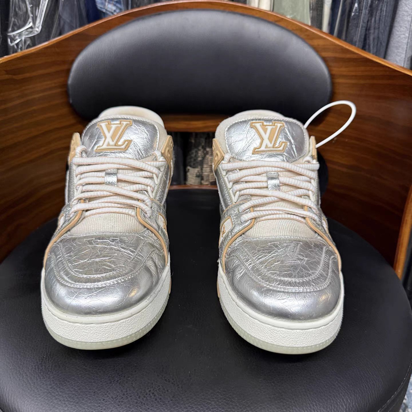 Louis Vuitton Silver Low-Top Sneakers Size 8 Size US 8 / EU 41 - 2 Thumbnail