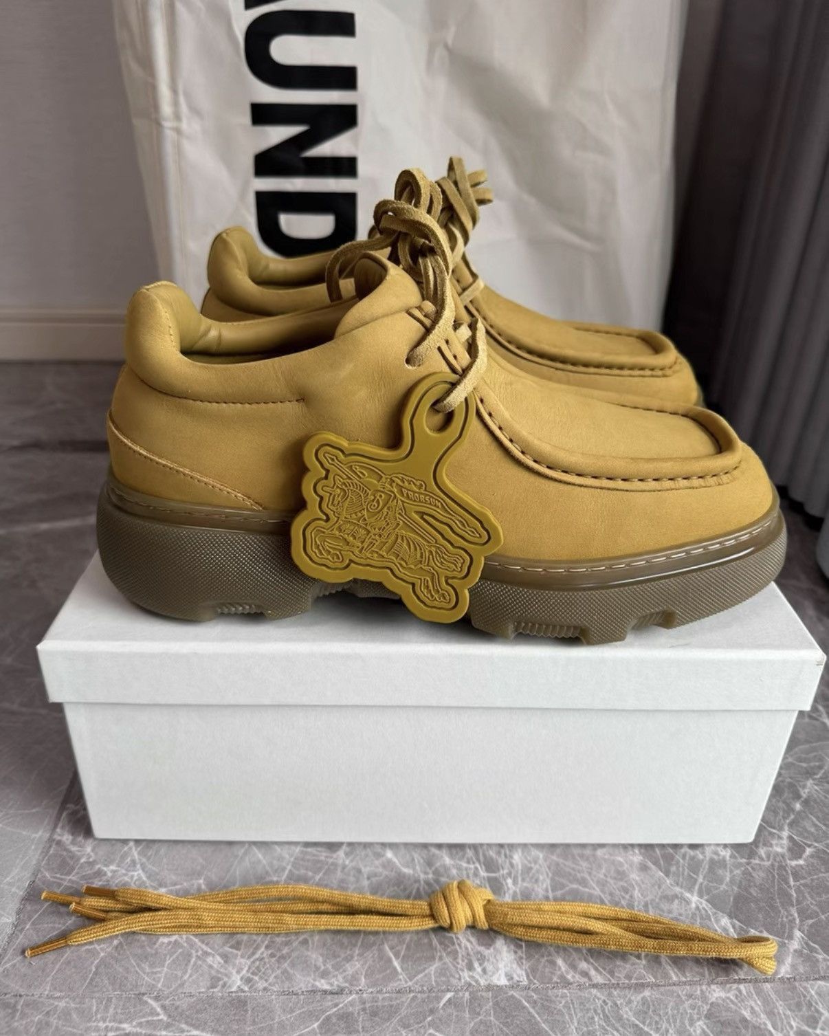 Burberry Yellow Low-Top Sneakers Size 8 Size US 8 / EU 41 - 3 Thumbnail