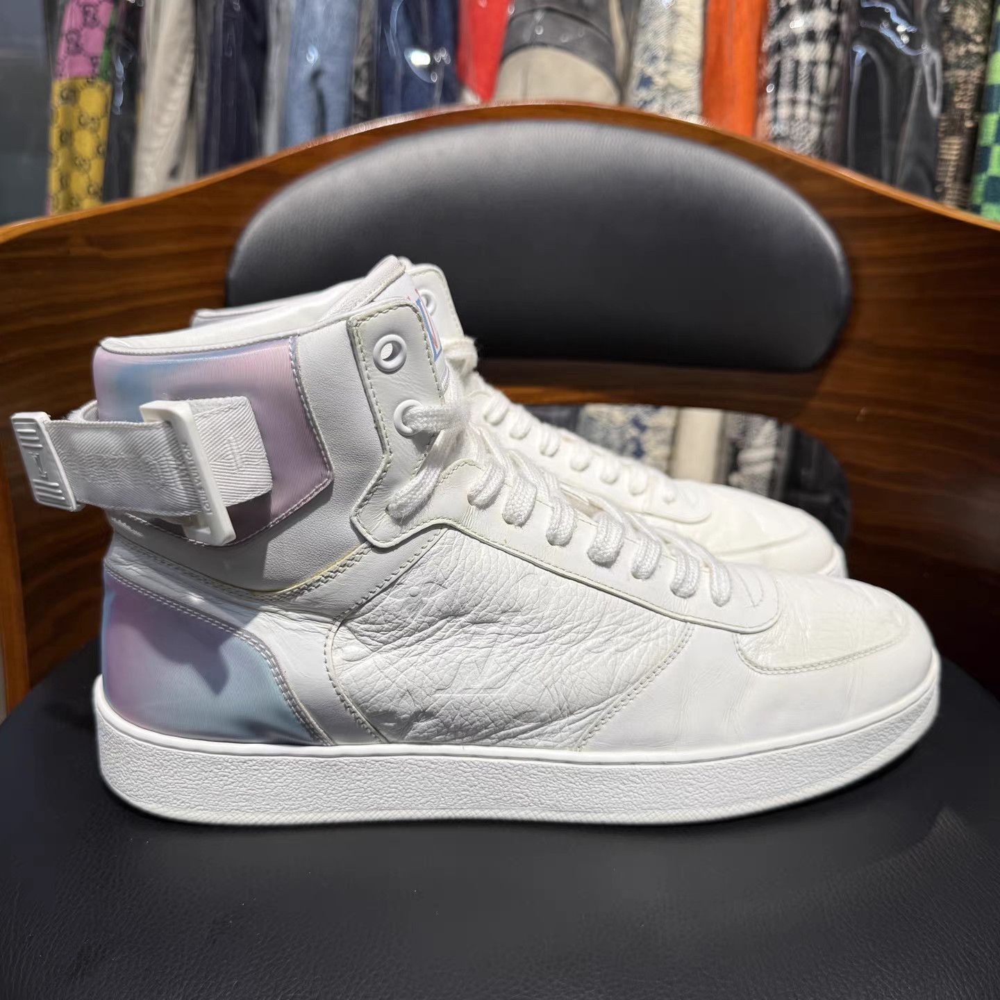 Louis Vuitton White High-Top Sneakers Size 7 Size US 7 / EU 40 - 4 Thumbnail