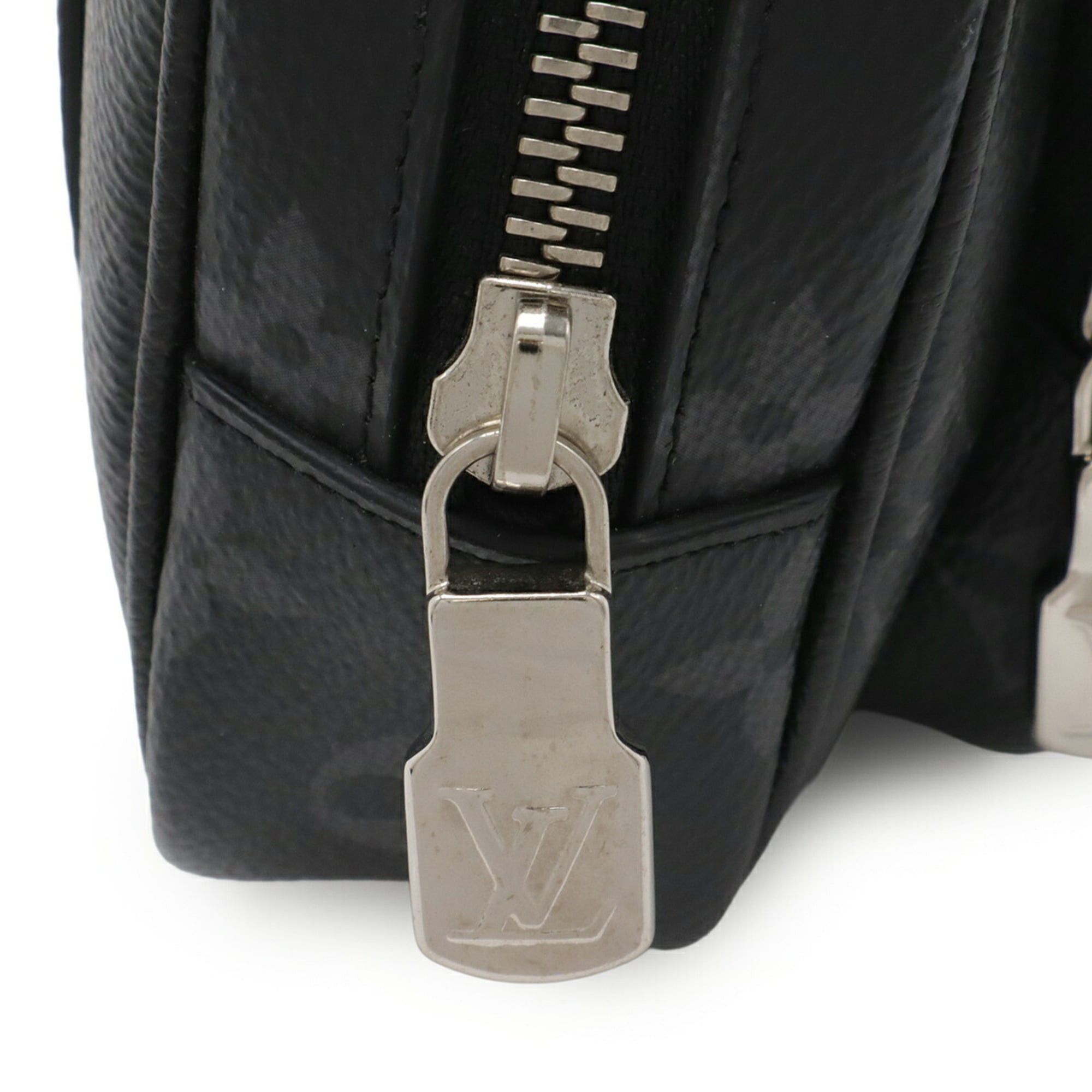 Louis Vuitton Louis Vuitton Monogram Eclipse Outdoor Pochette Shoulder Bag Waist Pouch Body M30755 Size ONE SIZE - 5 Thumbnail