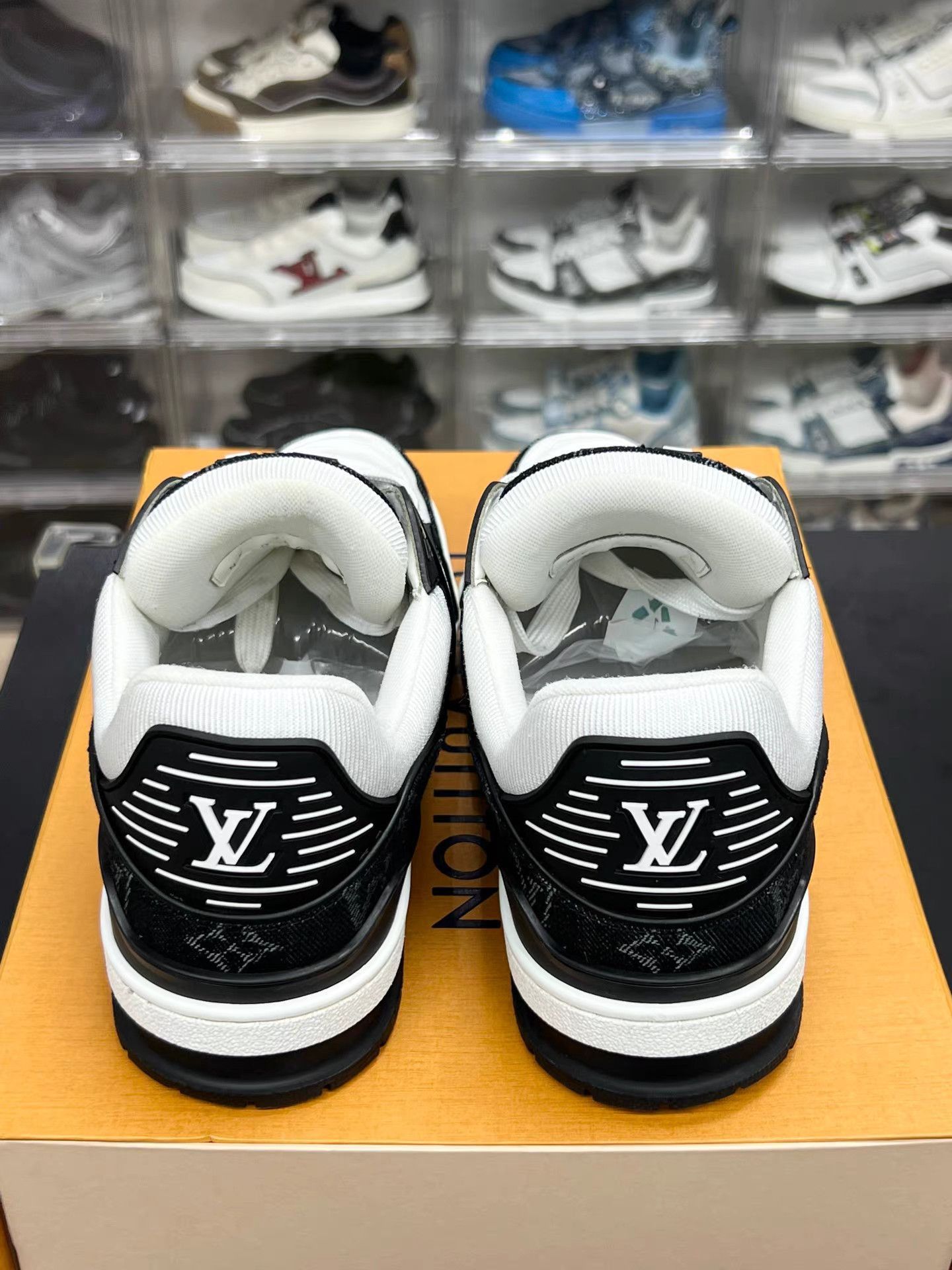 Louis Vuitton White Low-Top Sneakers Size 7.5 Size US 7.5 / EU 40-41 - 7 Thumbnail
