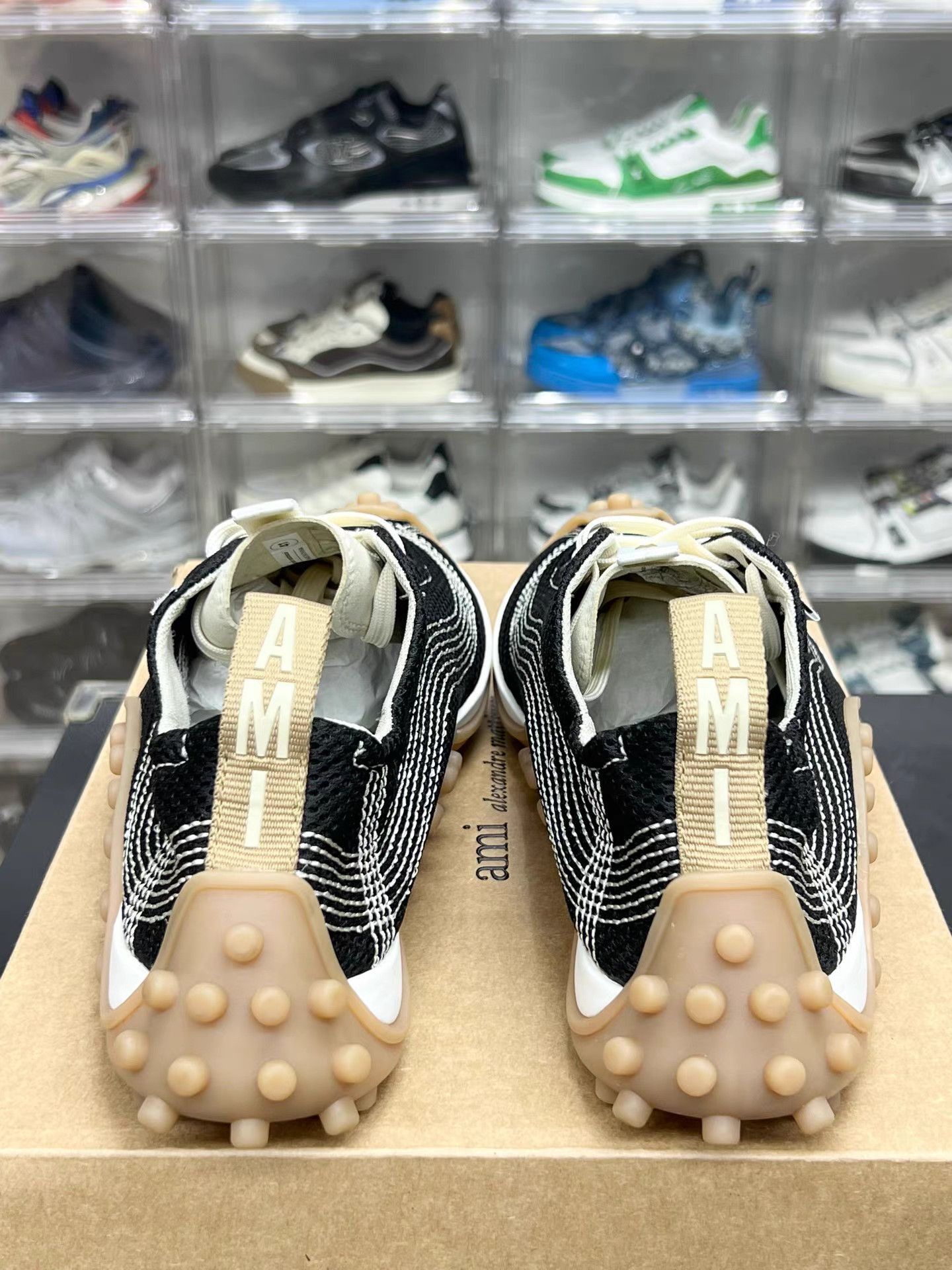 AMI Black Low Top Sneakers with Textured Sole Size US 8 / EU 41 - 6 Thumbnail