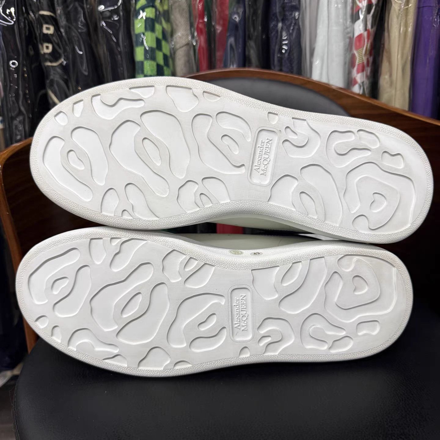 Alexander McQueen White Low-Top Sneakers with Blue Accent Size US 10 / EU 43 - 8 Thumbnail