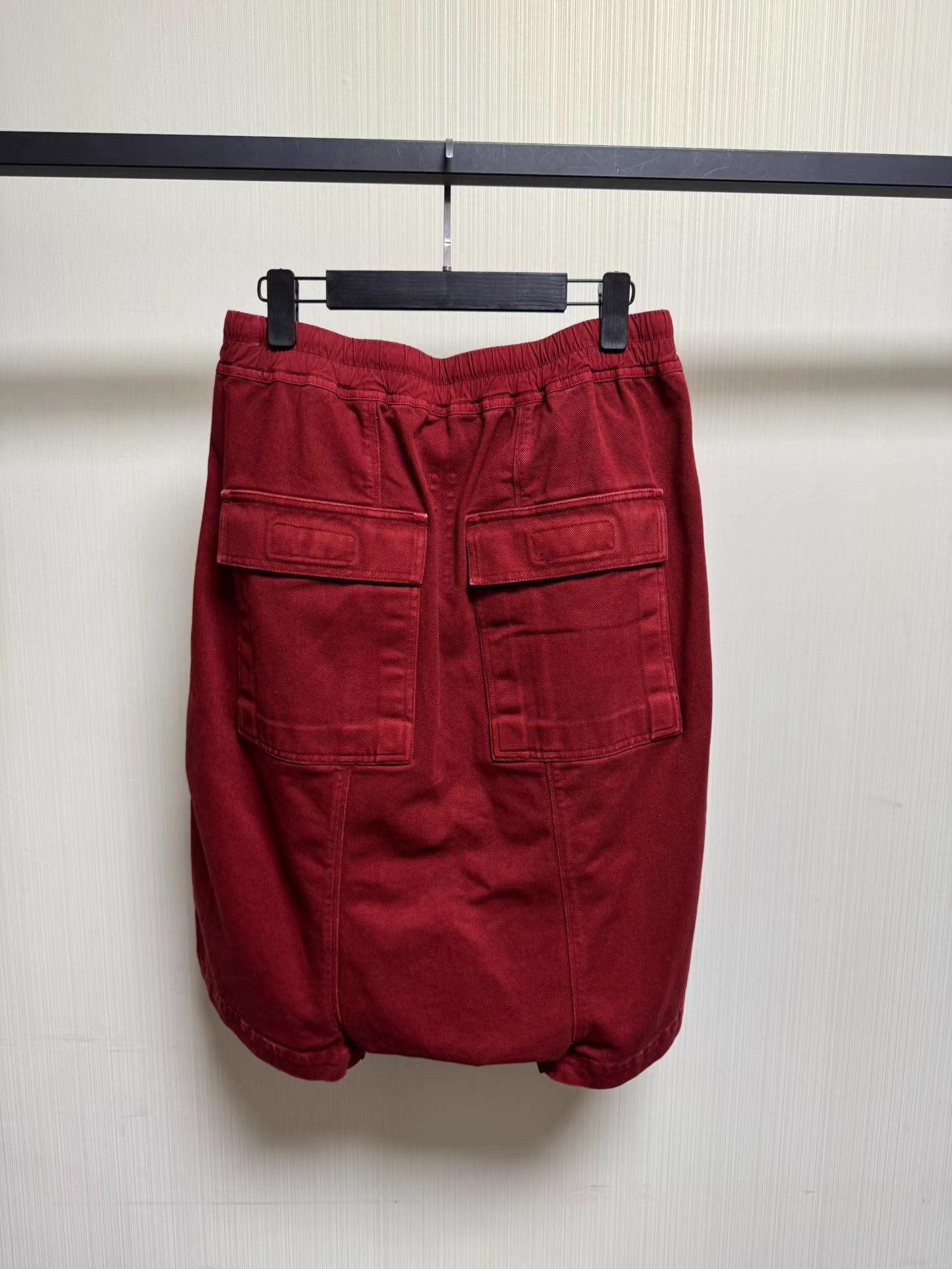 Rick Owens Red Tie-Dye Drawstring Shorts Size US 32 / EU 48 - 2 Thumbnail