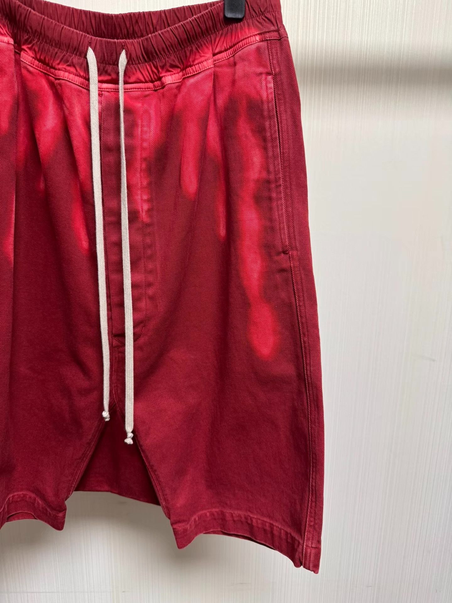 Rick Owens Red Tie-Dye Drawstring Shorts Size US 32 / EU 48 - 3 Thumbnail
