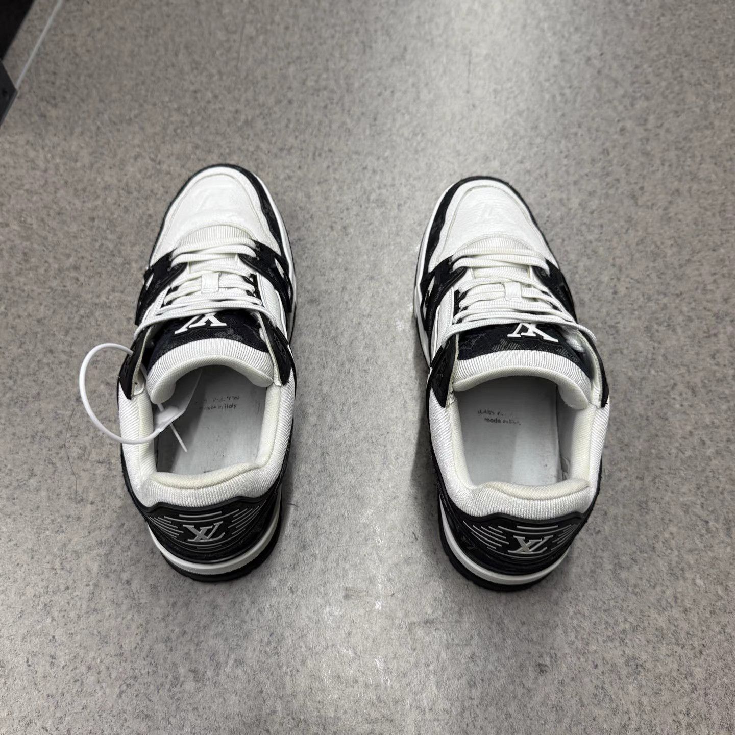 Louis Vuitton White Low-Top Sneakers Size 7 Size US 7 / EU 40 - 8 Thumbnail