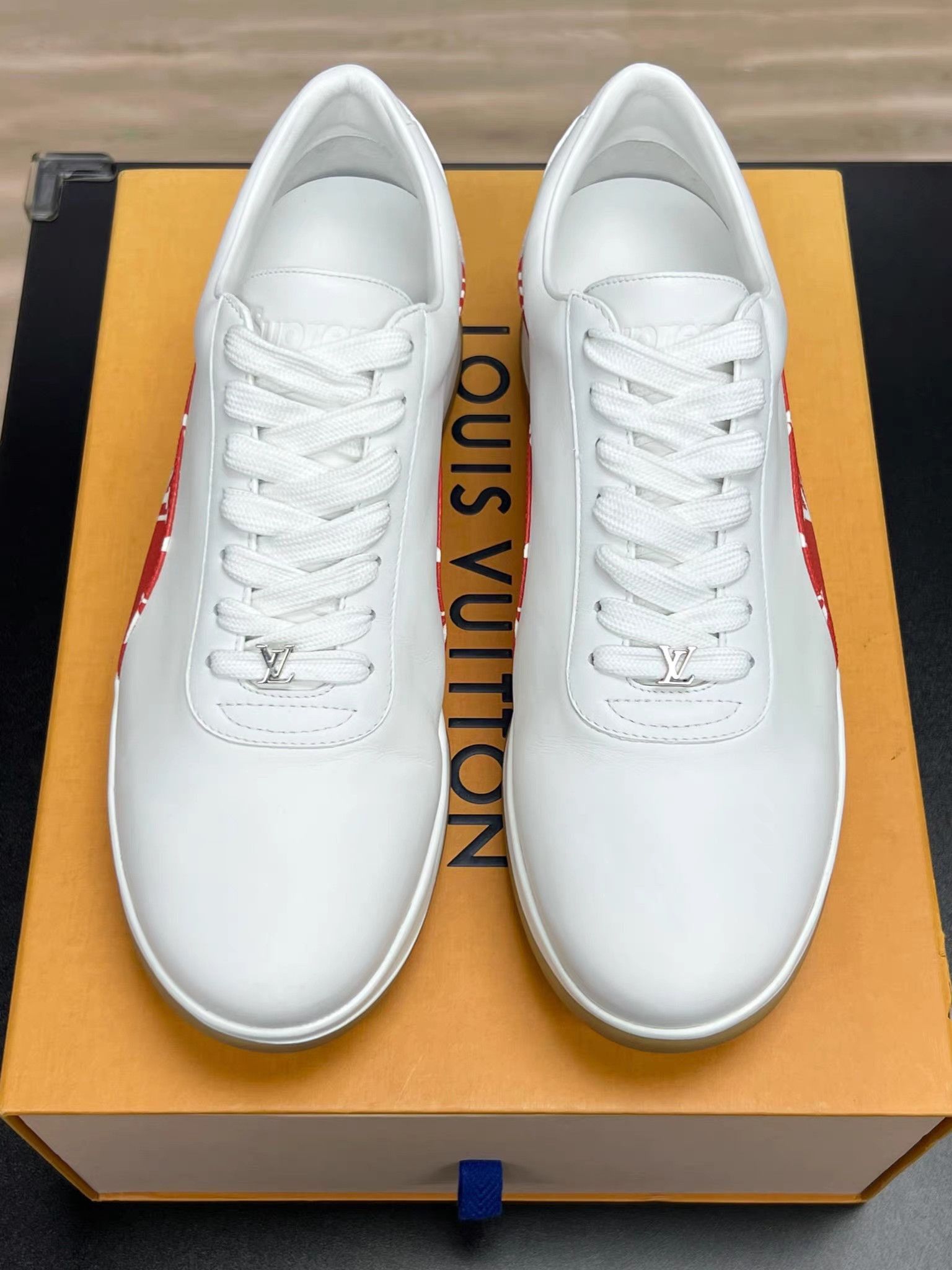 Louis Vuitton White Low-Top Sneakers with Red Accent Size US 7.5 / EU 40-41 - 3 Thumbnail