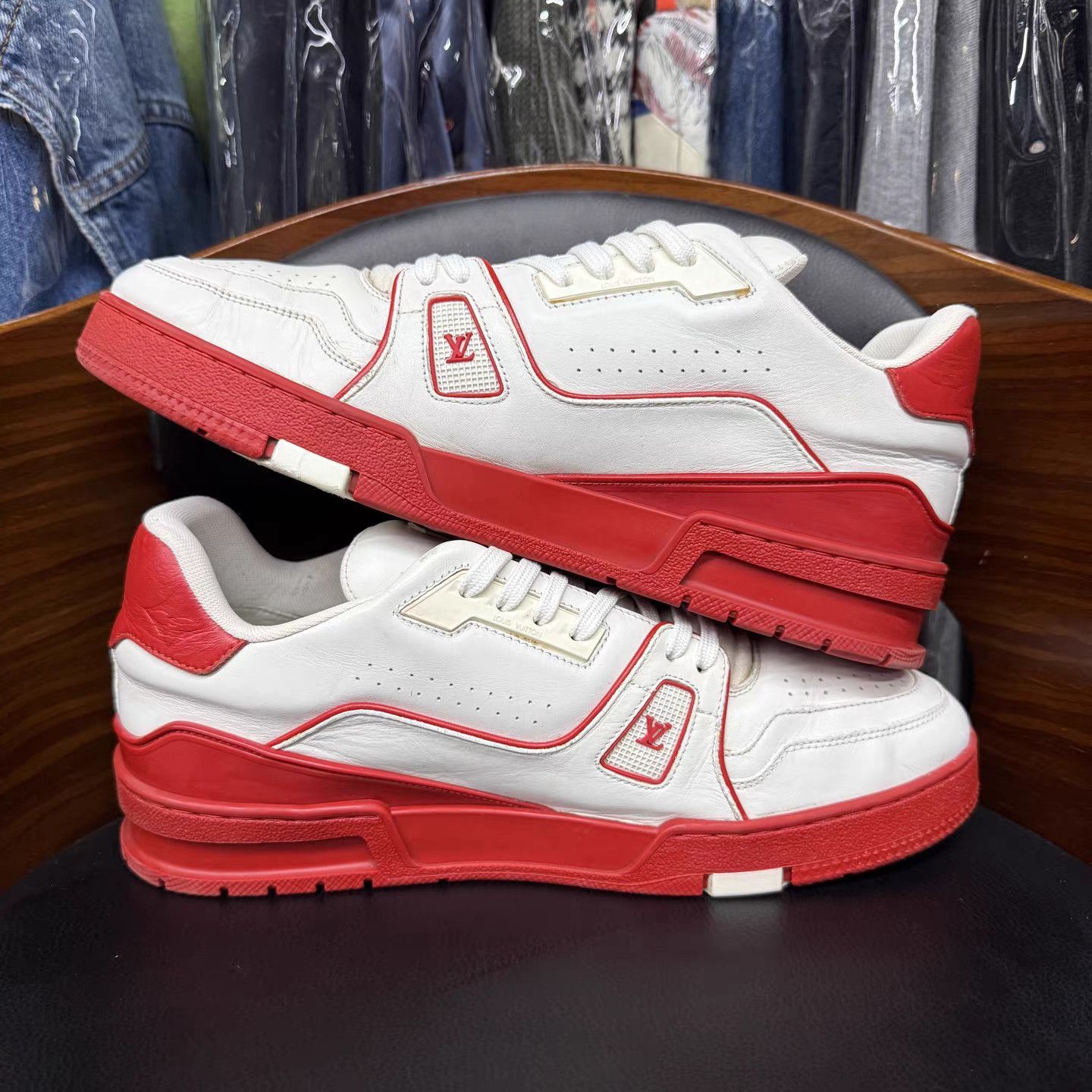Louis Vuitton White Low-Top Sneakers with Red Accents Size US 8 / EU 41 - 7 Thumbnail