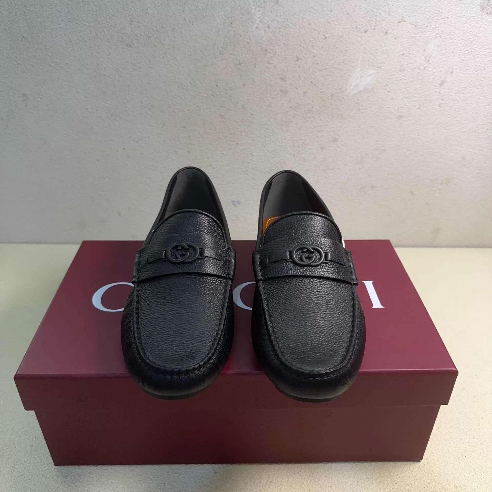Gucci Black Slip-On Loafers Size 9 Size US 9 / EU 42 - 2 Thumbnail