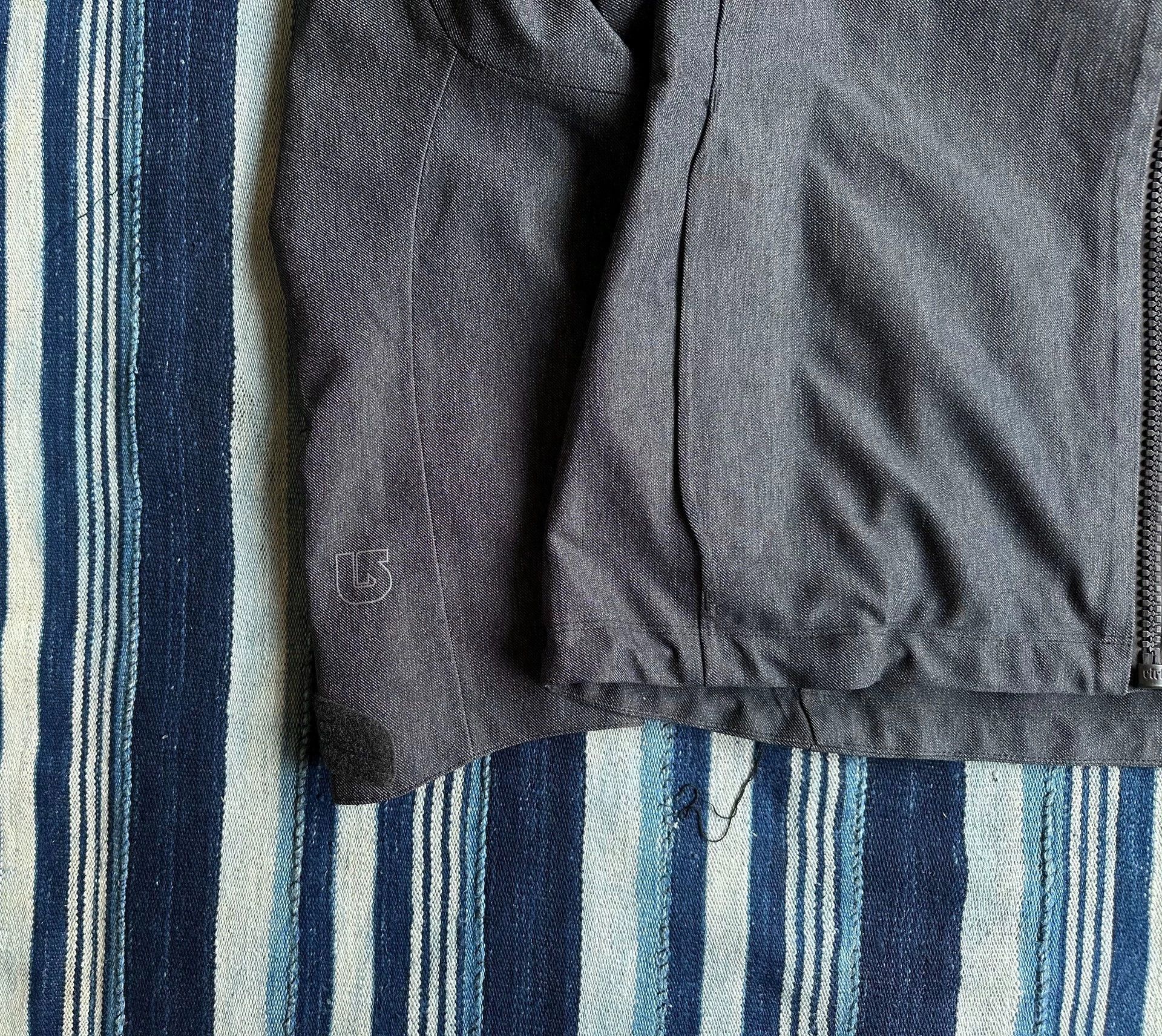 Burton Black Hooded Raincoat with GORE-TEX, Size M Size US M / EU 48-50 / 2 - 7 Thumbnail