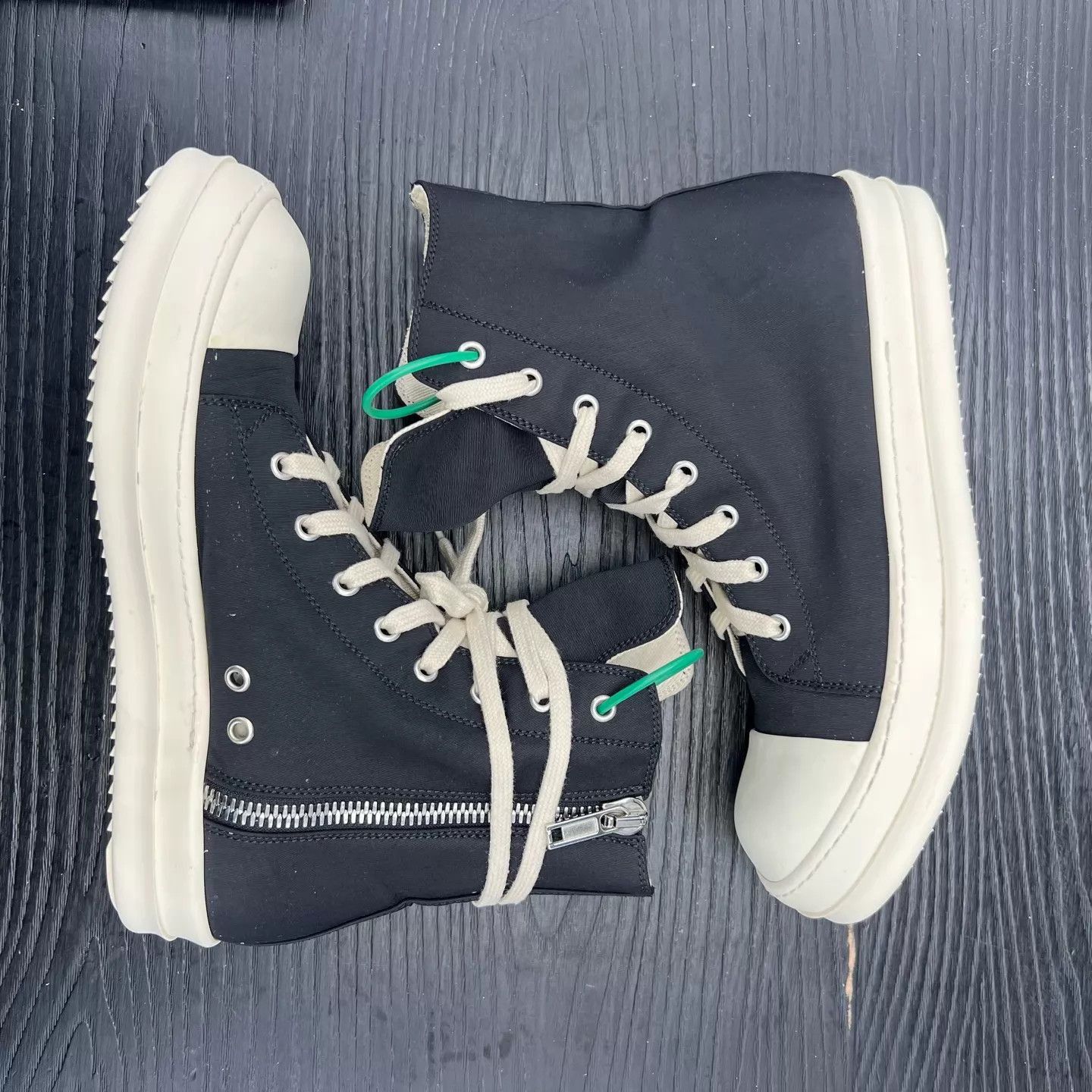 Converse Black High-Top Sneakers Size 7.5 Size US 7.5 / EU 40-41 - 2 Thumbnail