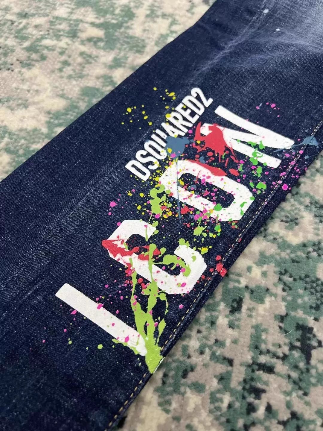 Dsquared2 Blue Denim Jeans with Paint Splatter and 'ICON' Print Size US 28 / EU 44 - 6 Thumbnail