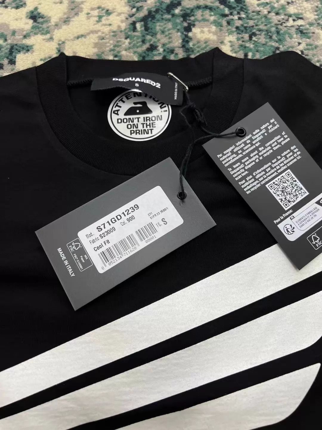 Dsquared2 Black Short Sleeve Graphic T-Shirt Size US S / EU 44-46 / 1 - 5 Thumbnail