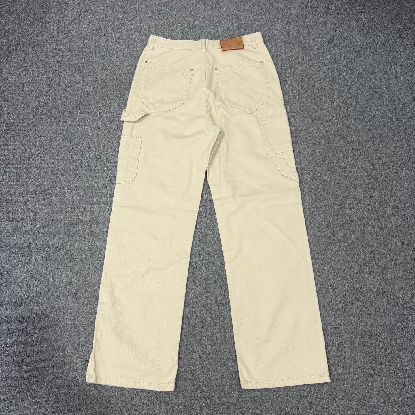 Louis Vuitton Beige Casual Cargo Pants with Zip Details Size 30 Size US 30 / EU 46 - 2 Thumbnail