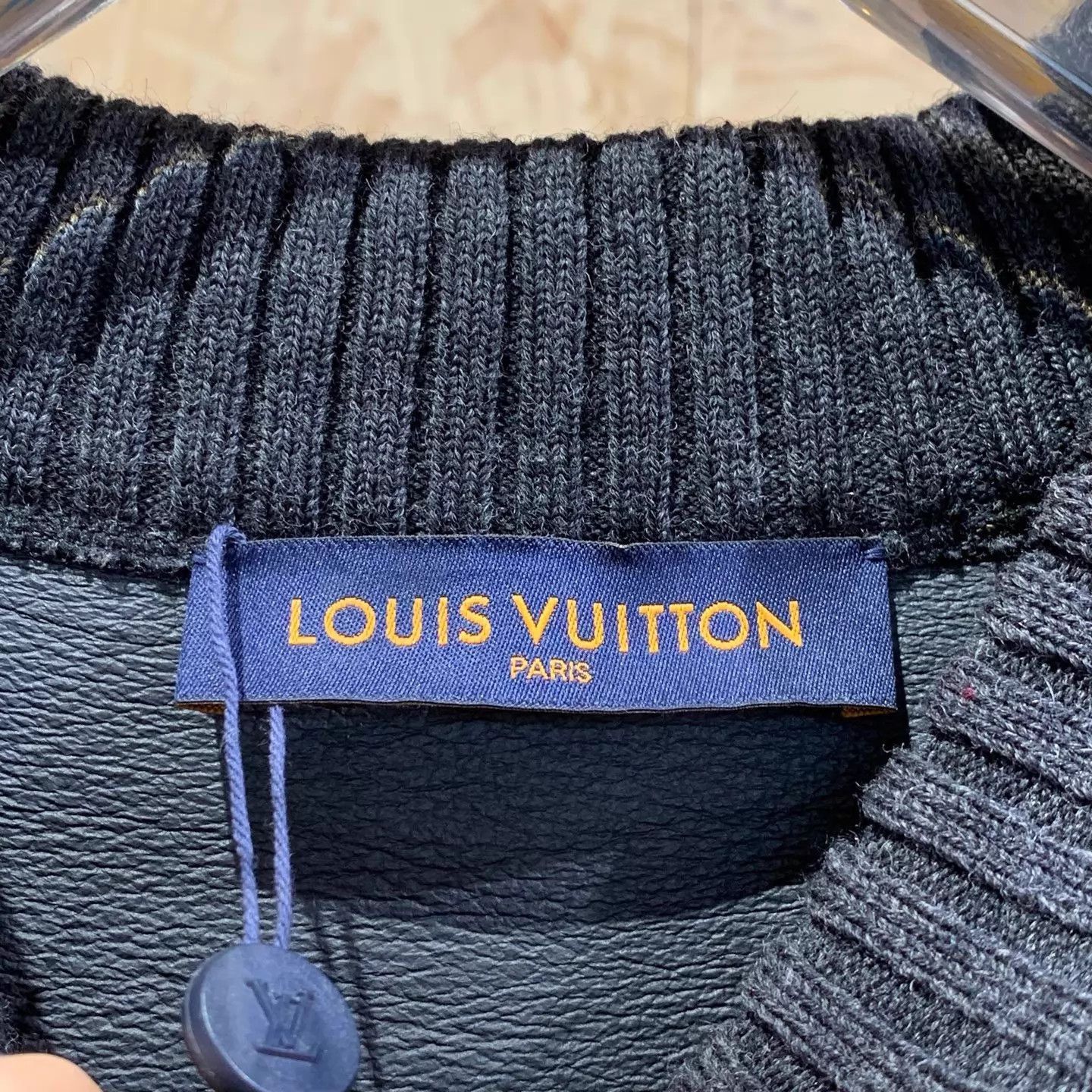 Louis Vuitton Black Fuzzy Patterned Long-Sleeve Sweater Size US S / EU 44-46 / 1 - 2 Thumbnail